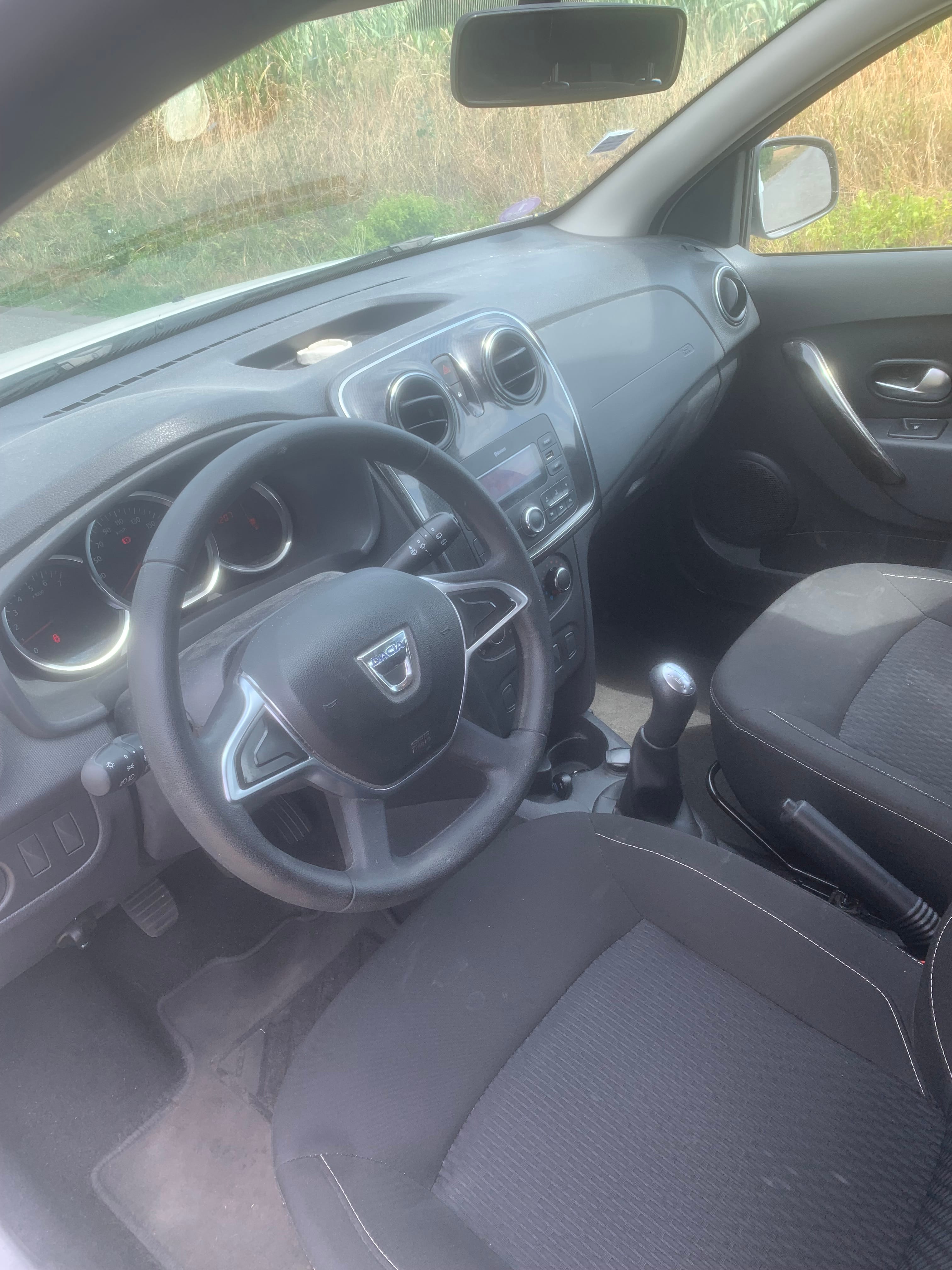 Dacia Sandero avec Autoradio