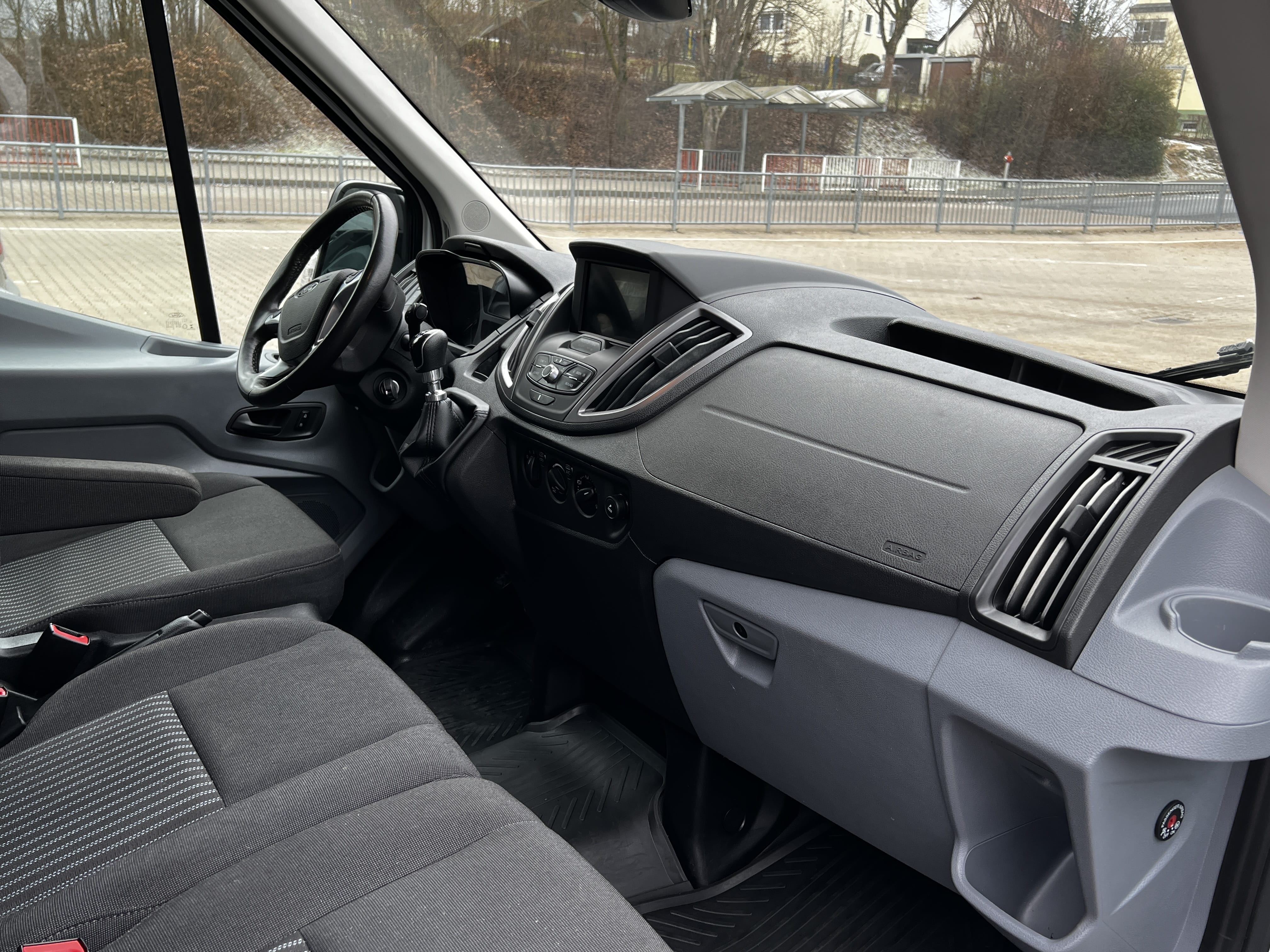 Ford Transit 350 L3H3 mit Anhängerkupplung