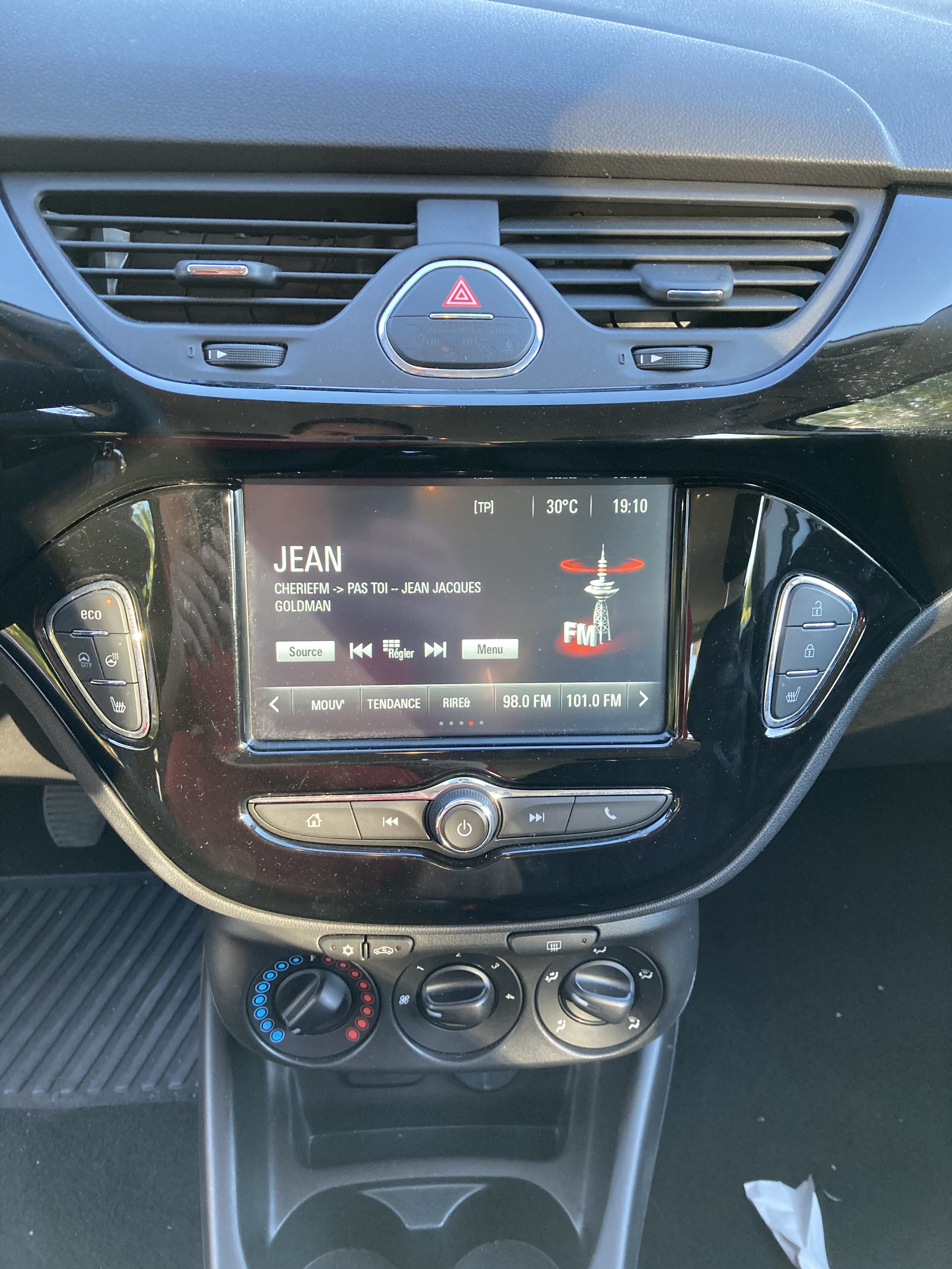 Opel Corsa 1.4 pack édition*Apple car play*parking privé avec Audio Bluetooth