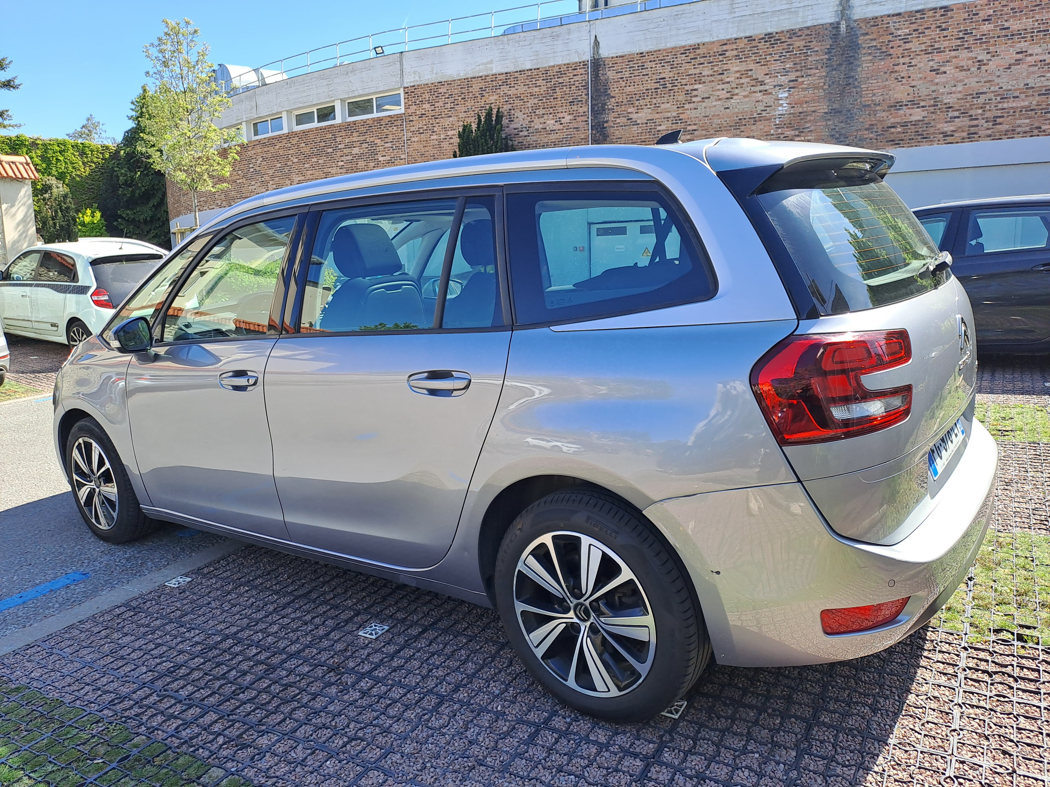 Citroen C4 Grand Spacetourer avec GPS