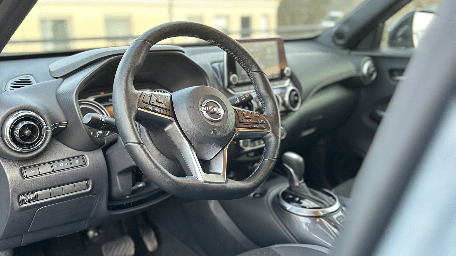 Nissan Juke N-Connecta Gris ARGILE | AUTO | Hybride 4.5L | GARE ST-JEAN (750m) avec Coffre de toit