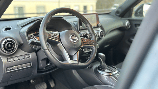 Nissan Juke N-Connecta Gris ARGILE | AUTO | Hybride 4.5L | GARE ST-JEAN (750m) avec Coffre de toit