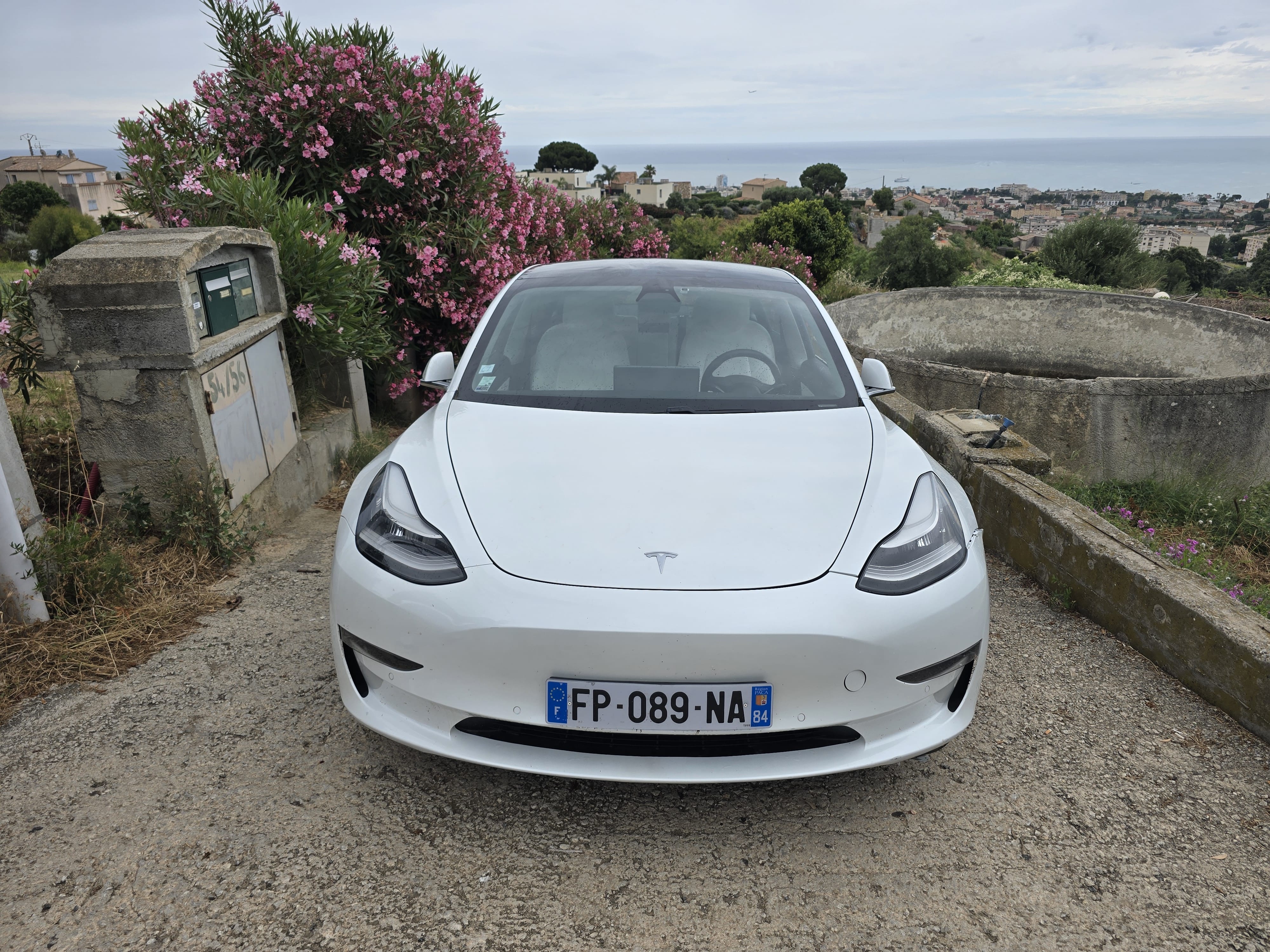 Tesla Model 3 Grande autonomie mit Dashcam
