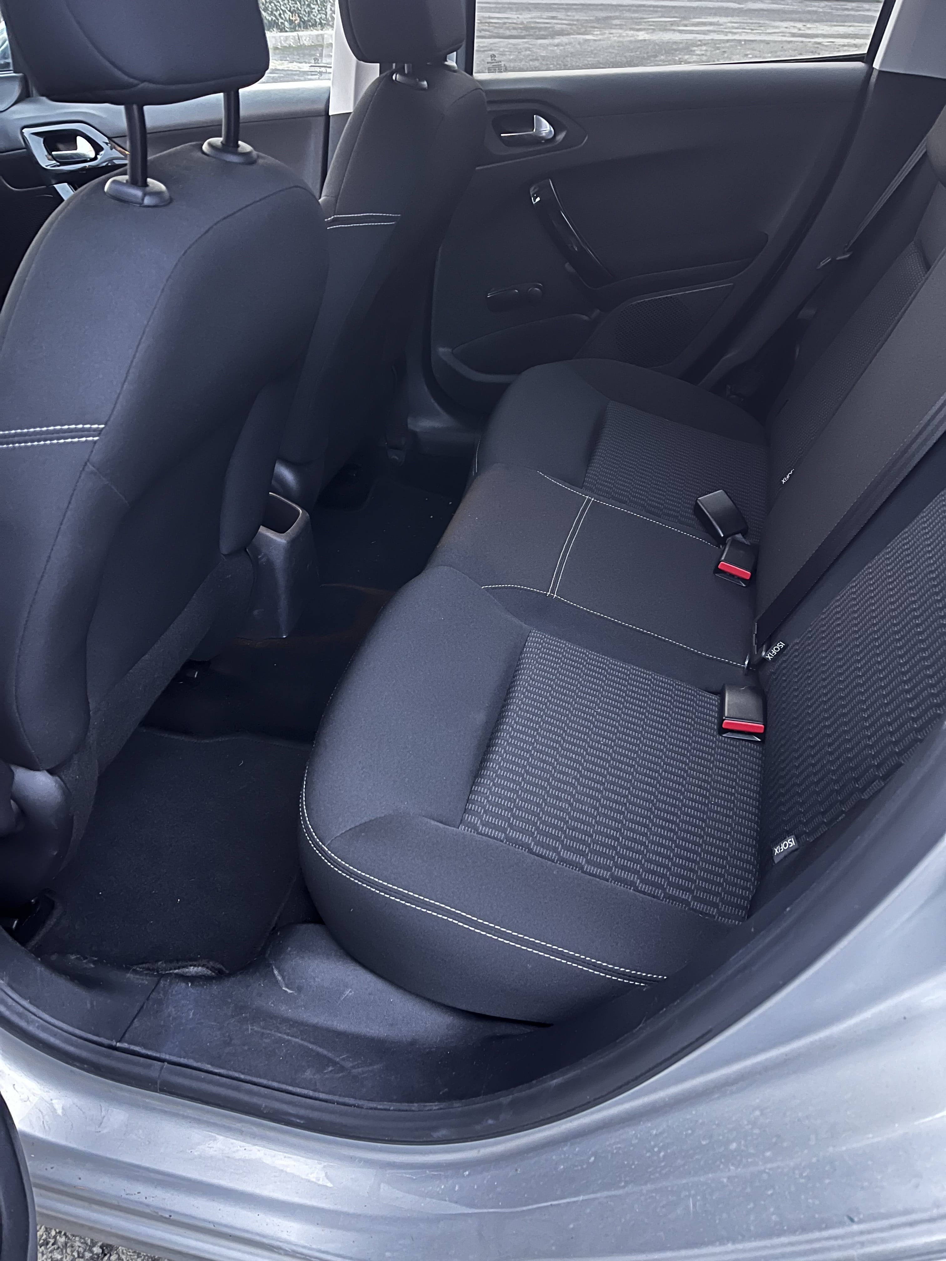 Peugeot 208 avec Entrée audio / iPod