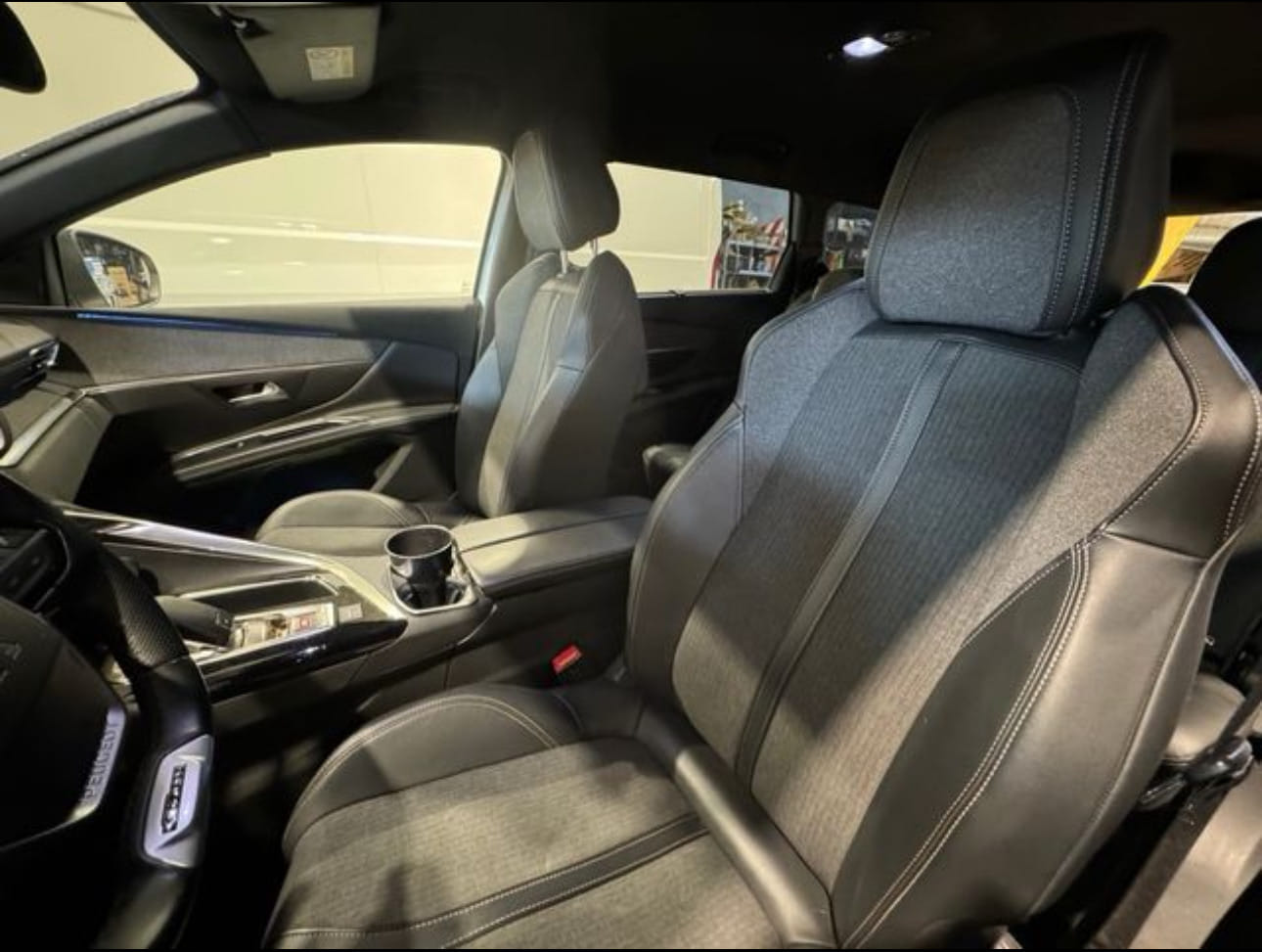 Peugeot 5008 with Apple CarPlay