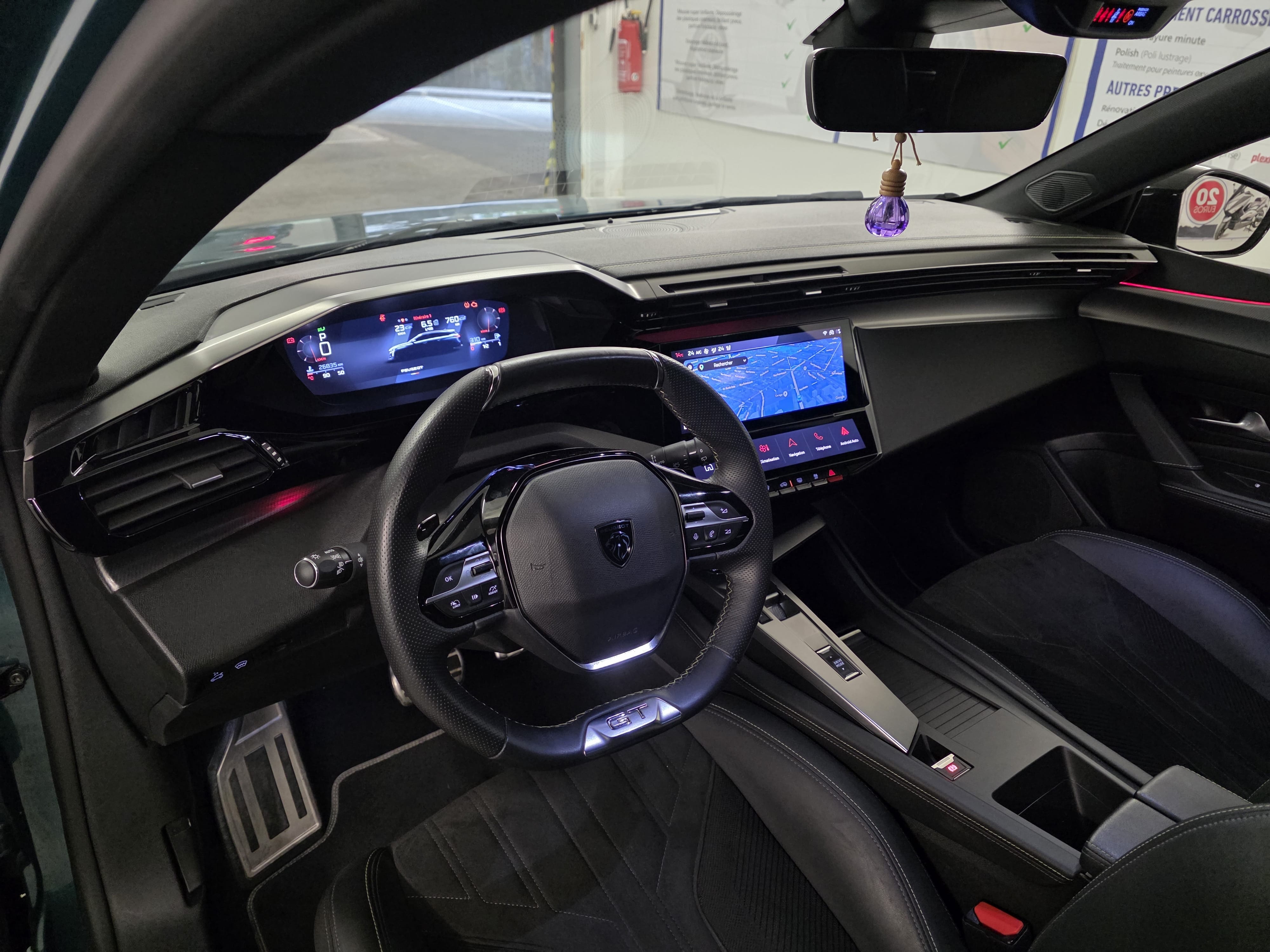 Peugeot 308 SW mit Navigationsgerät
