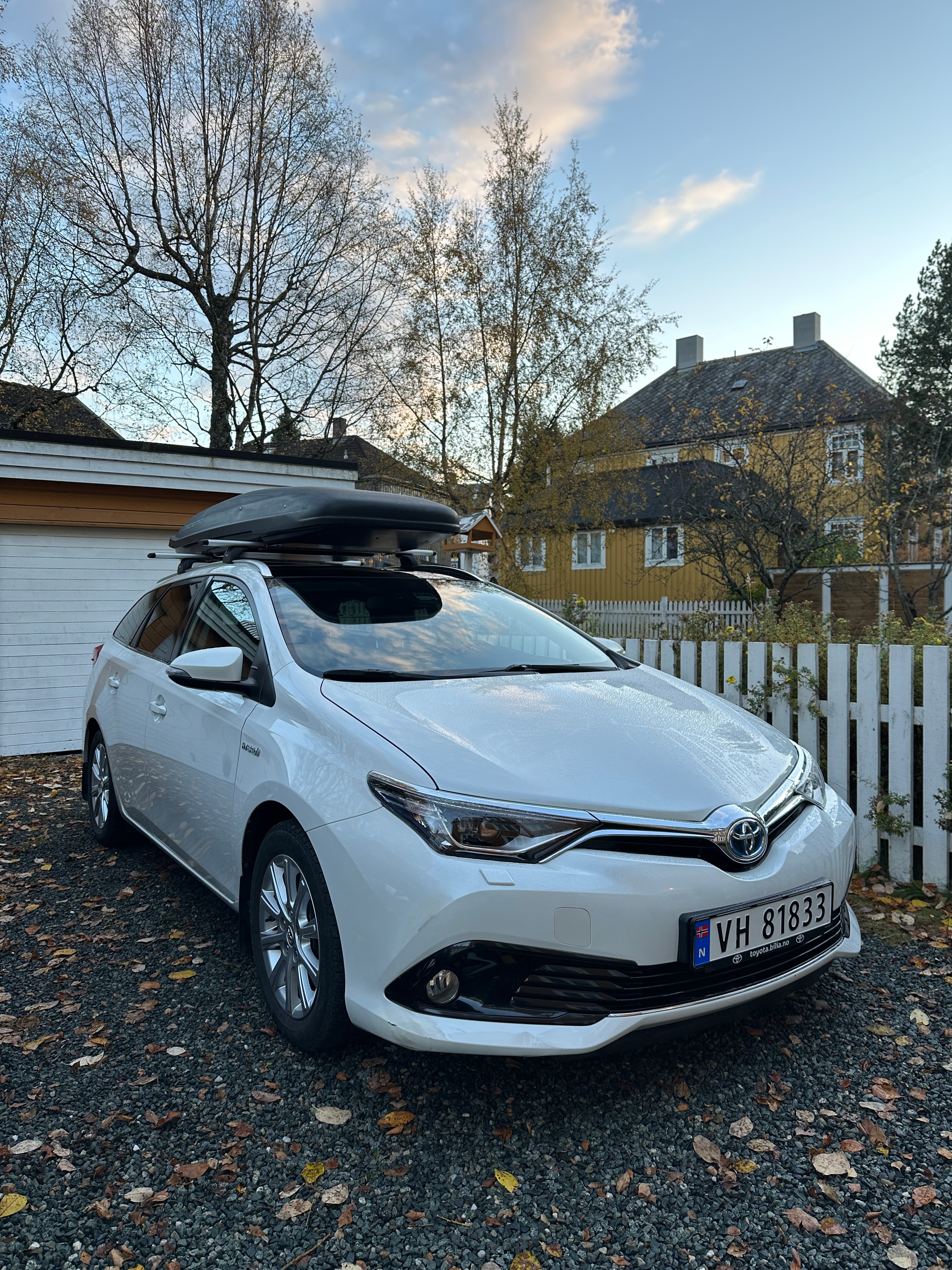 Toyota Auris Stasjonsvogn Touring Sport 1,8 Bensin / Hybrid med Aircondition