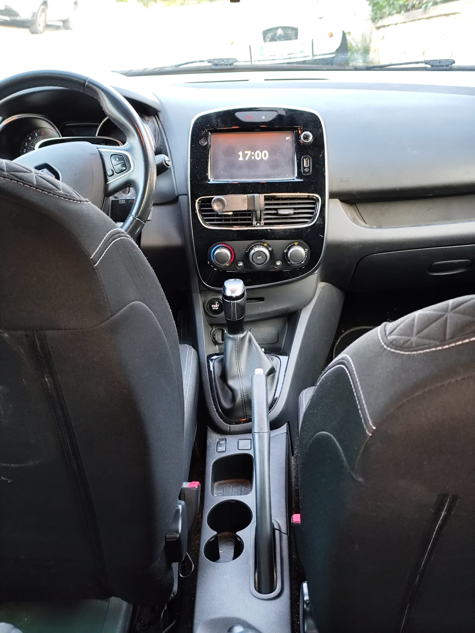 Renault Clio avec Siège bébé