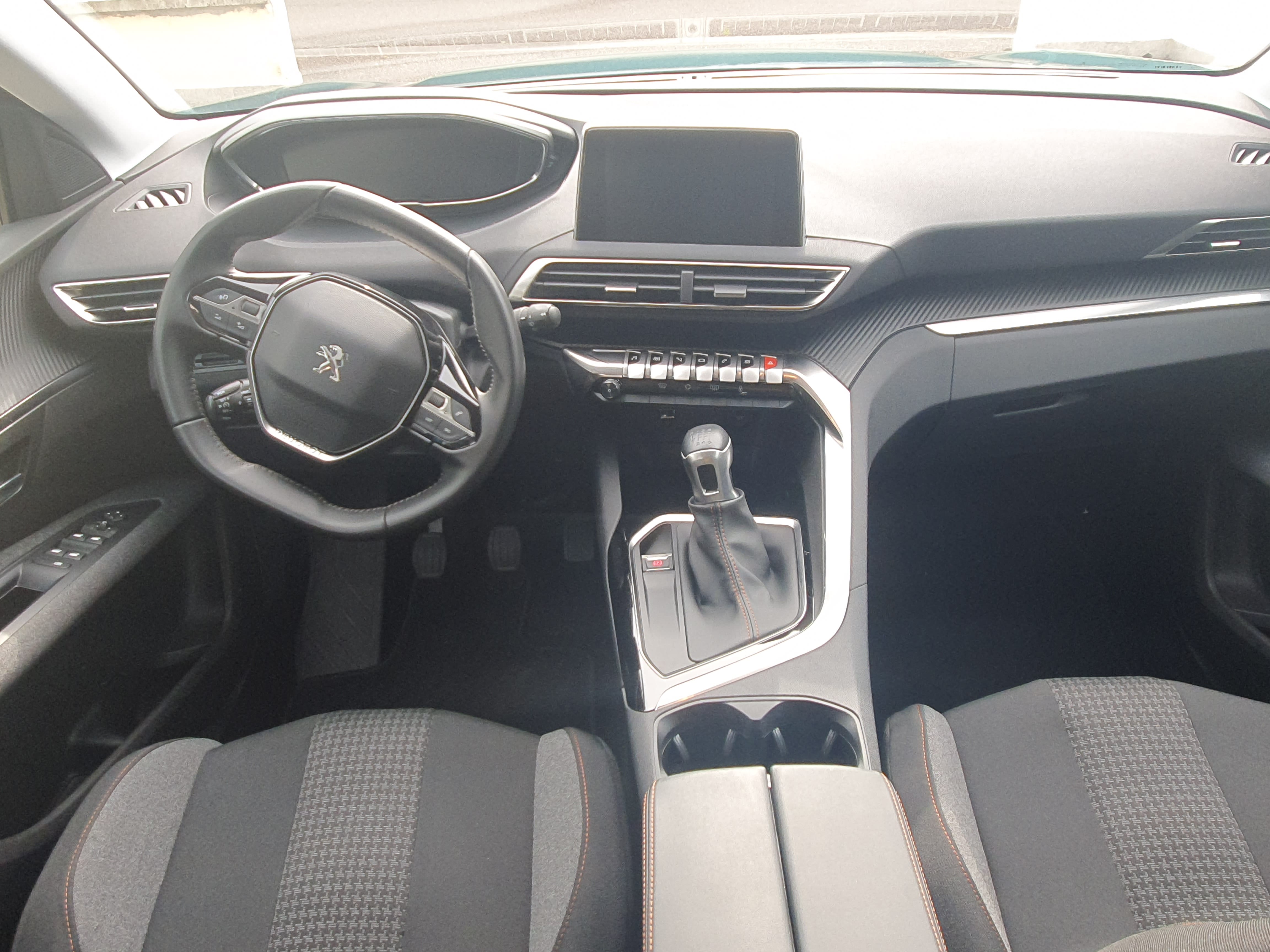 Peugeot 5008 Active Business avec GPS