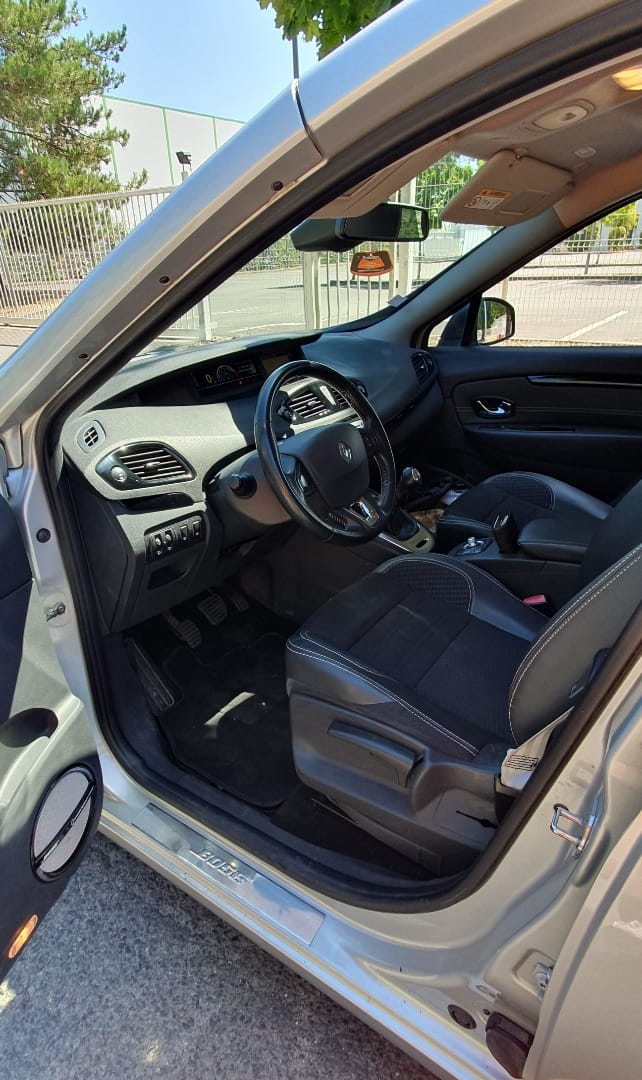 Renault Scenic avec Siège bébé