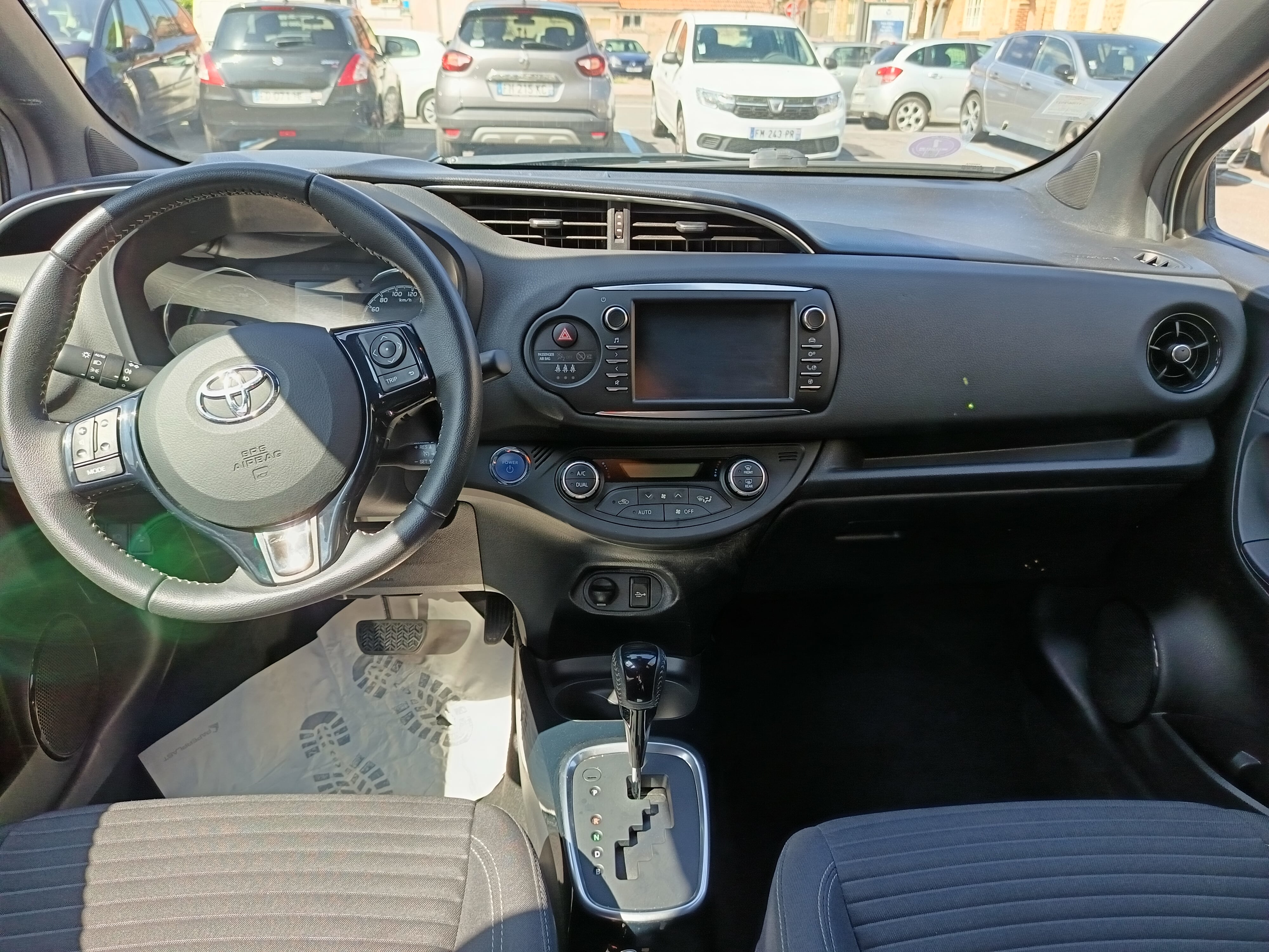 Toyota Yaris Hybride avec Dashcam