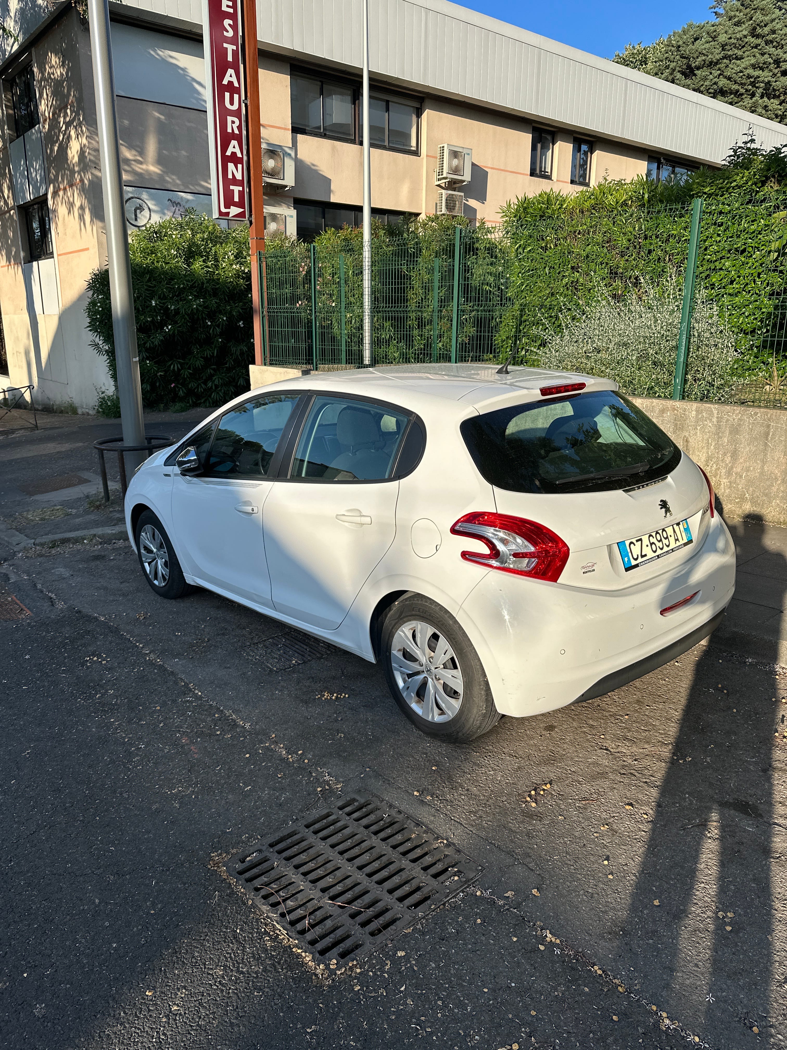 Peugeot 208 Essence avec Régulateur de vitesse