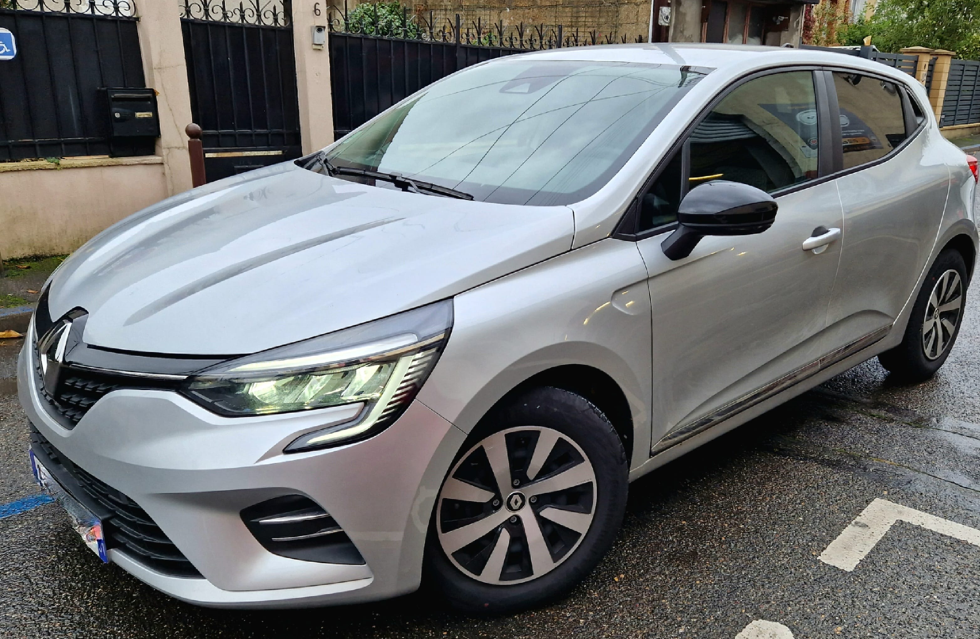 Renault Clio, 2023, Essence 98