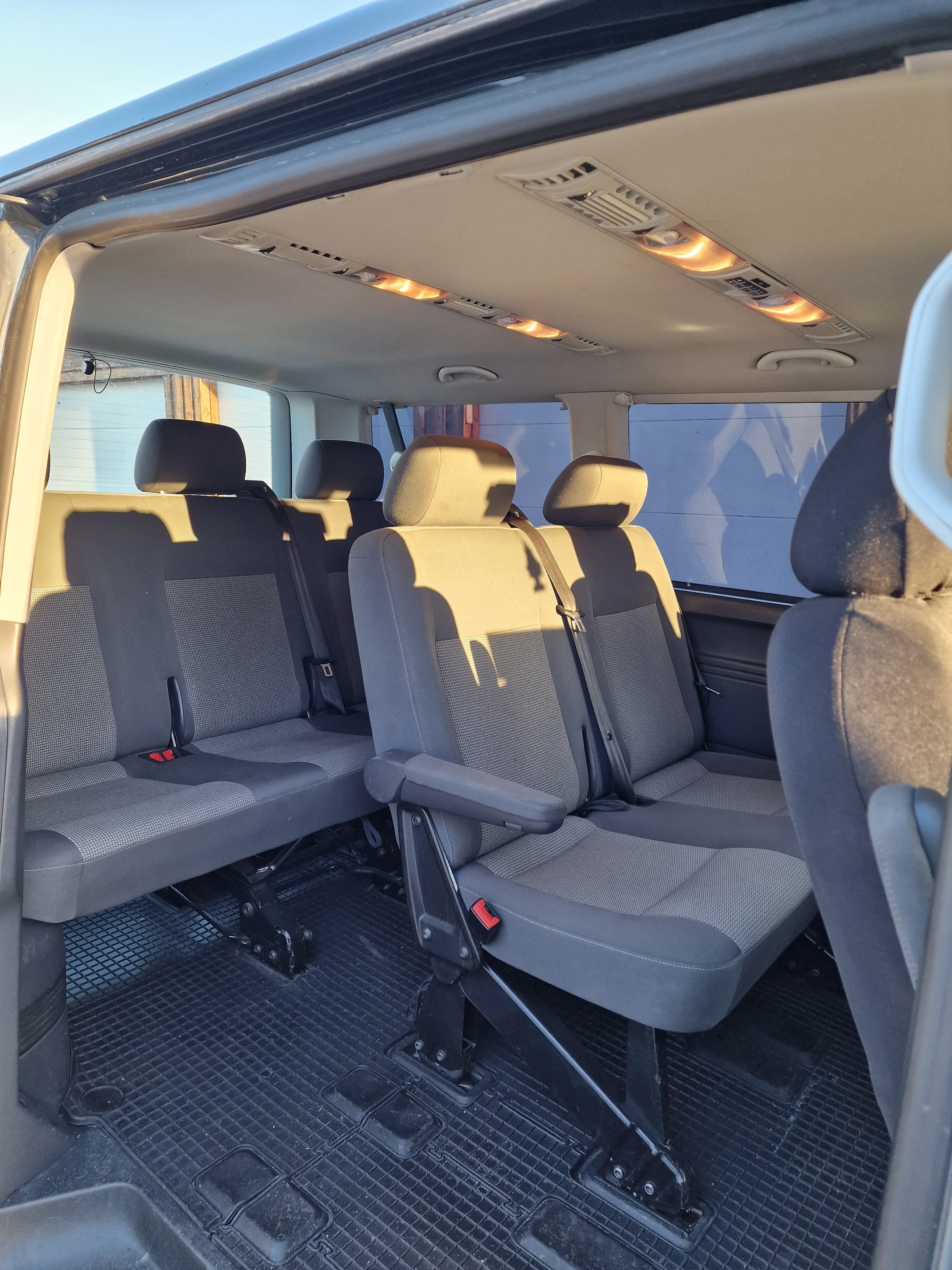 Volkswagen Caravelle med Bluetooth audio