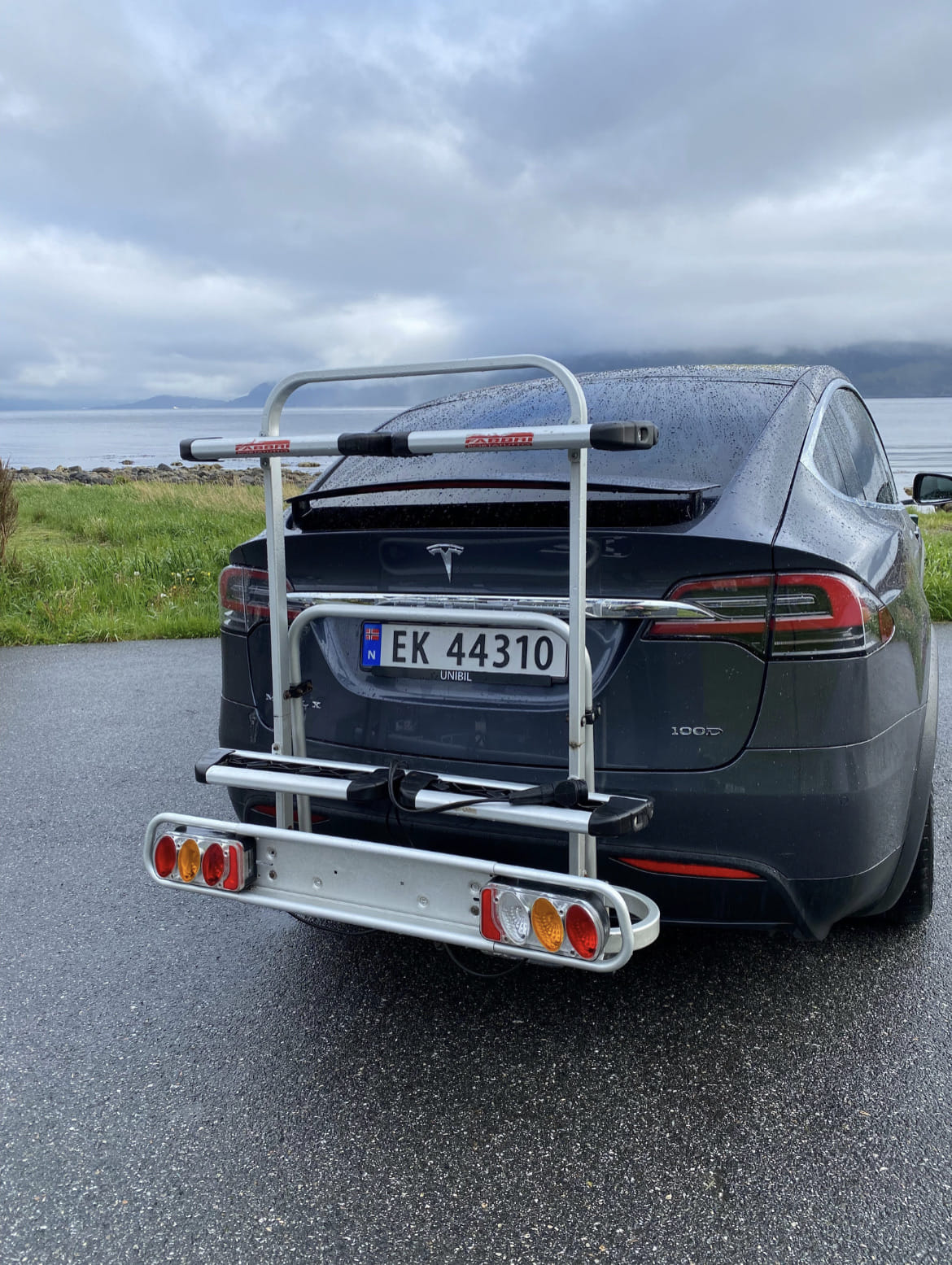 Tesla Model X med Bluetooth audio