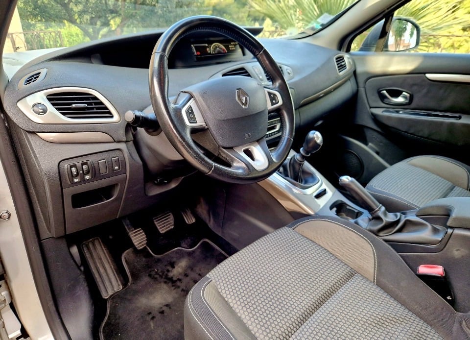 Renault Mégane Scénic avec Attelage