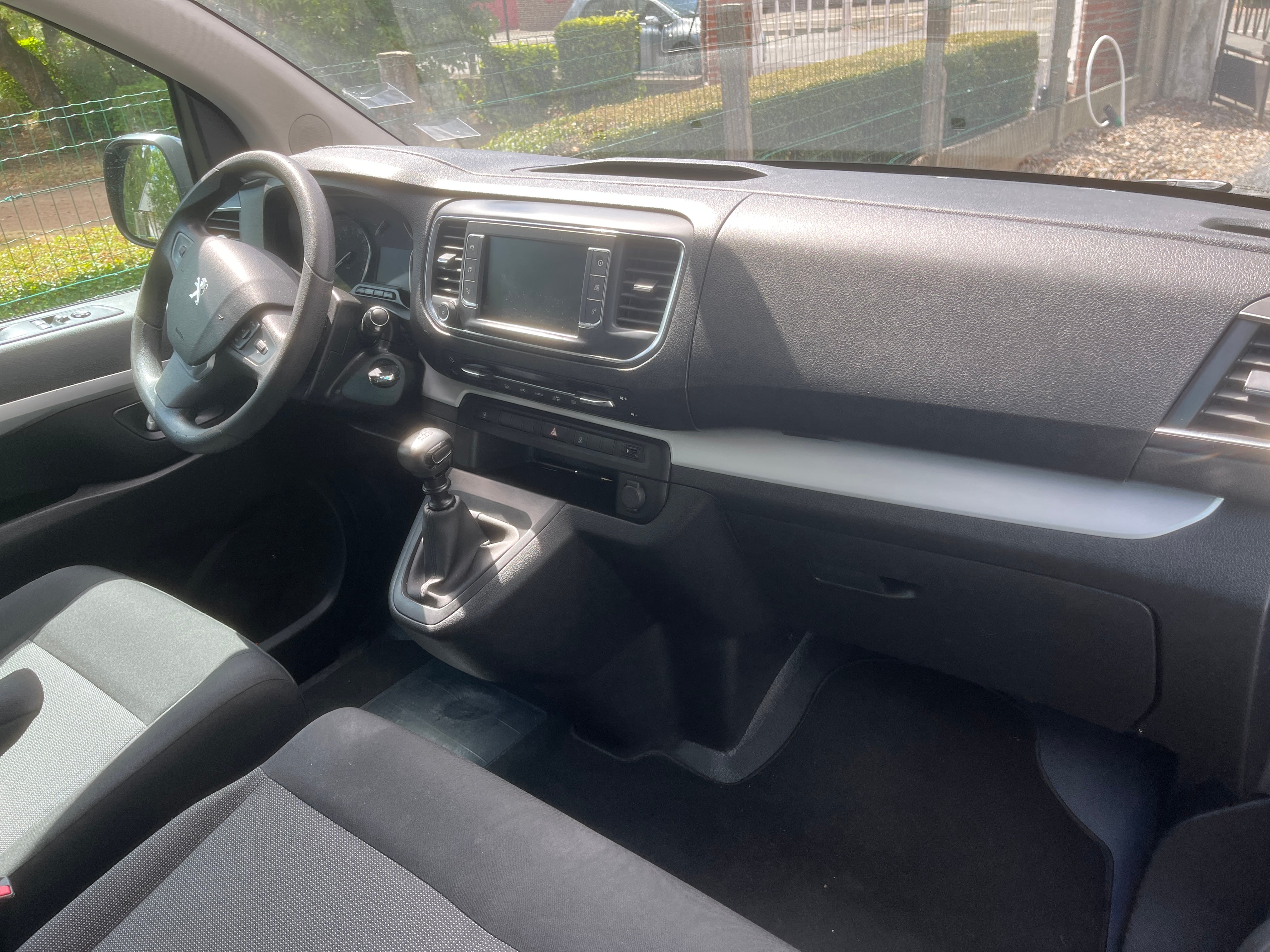 Peugeot Traveller avec Audio Bluetooth