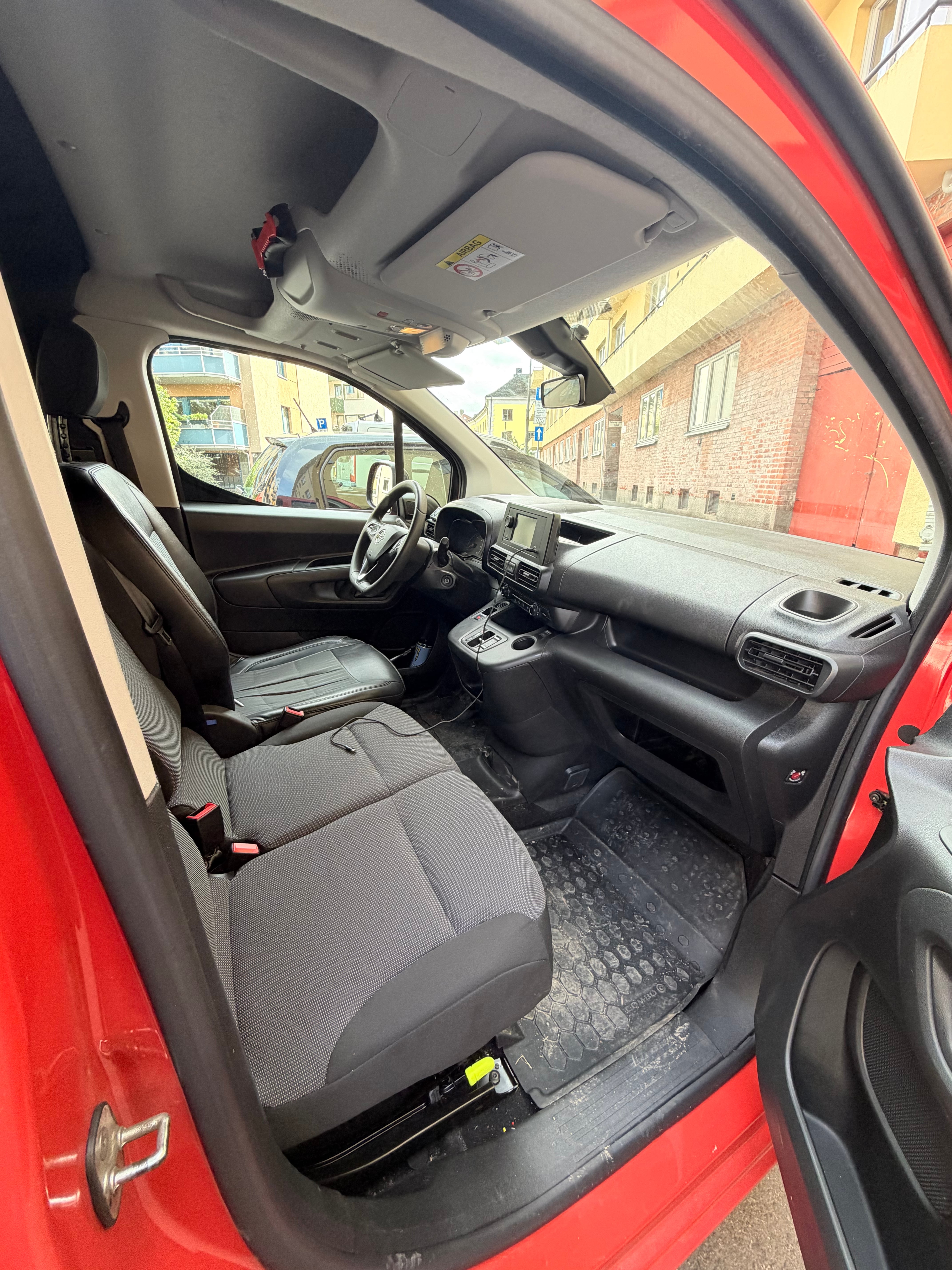 Opel Combo E (elektrisk) with Bluetooth audio