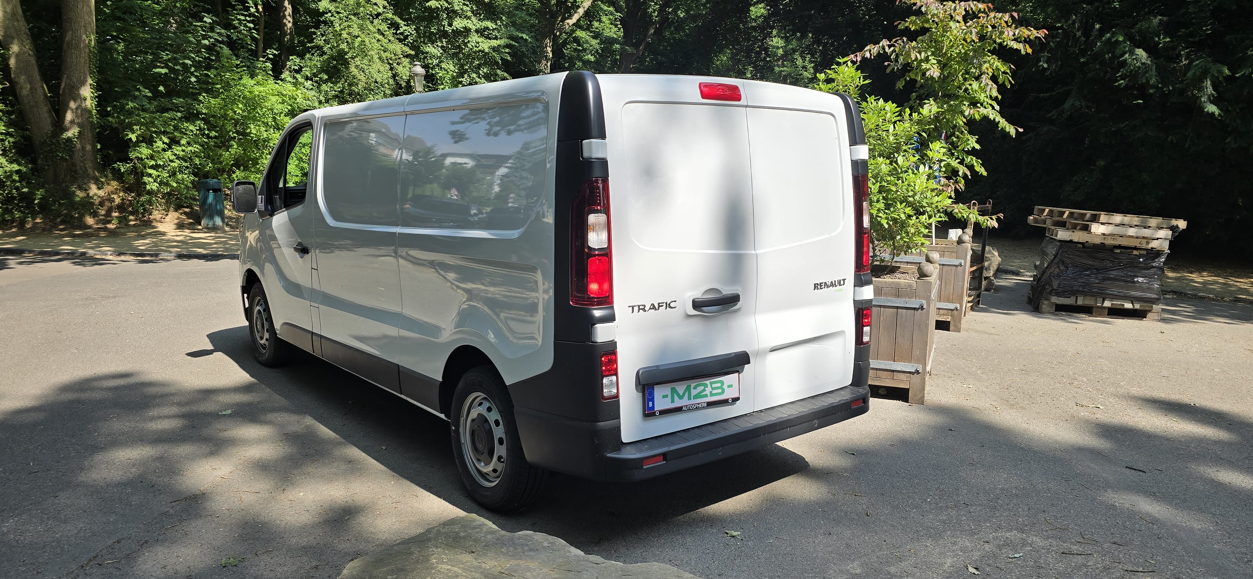 Renault Trafic mit Navigationsgerät