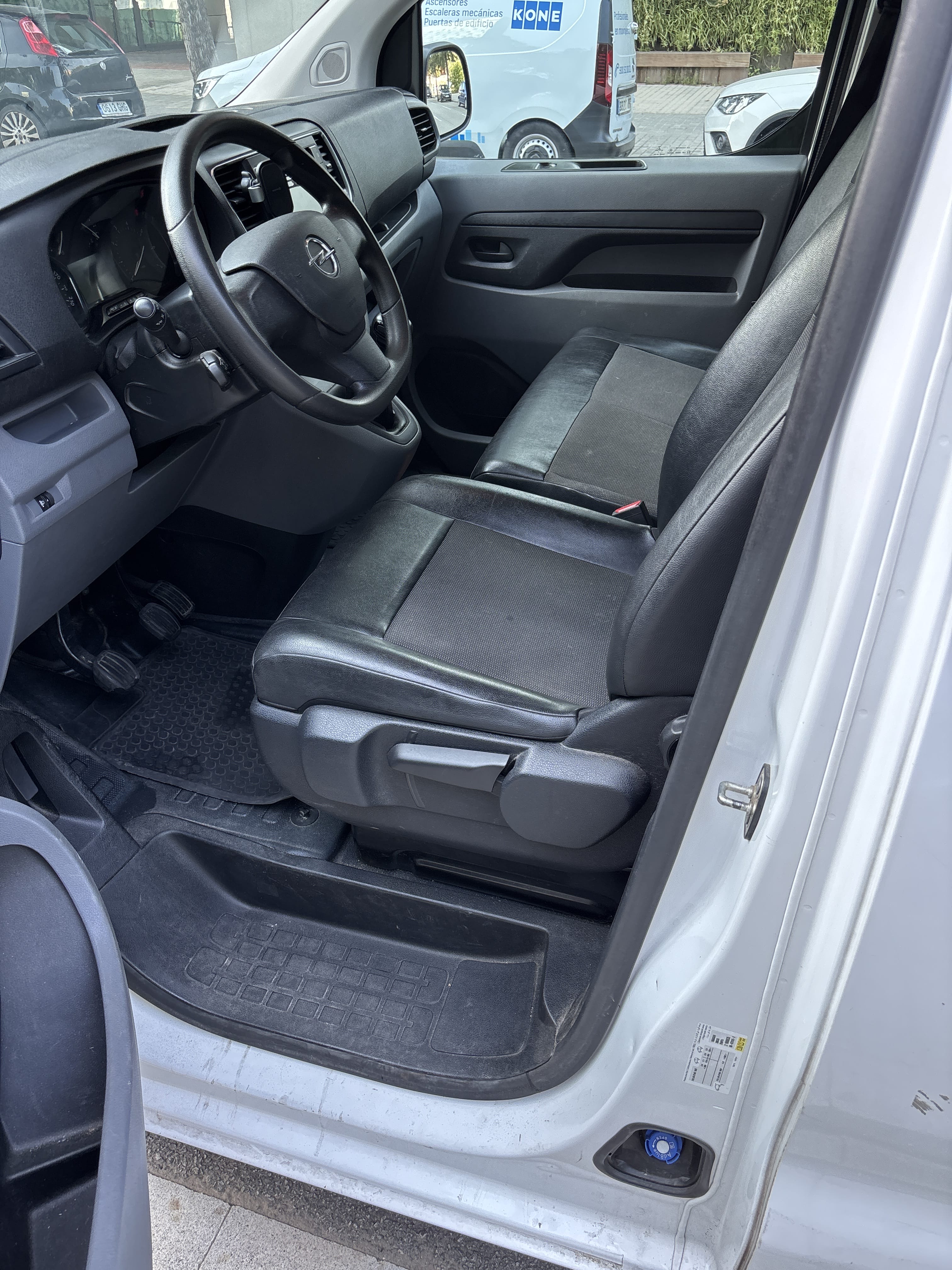Opel Vivaro mit Apple CarPlay