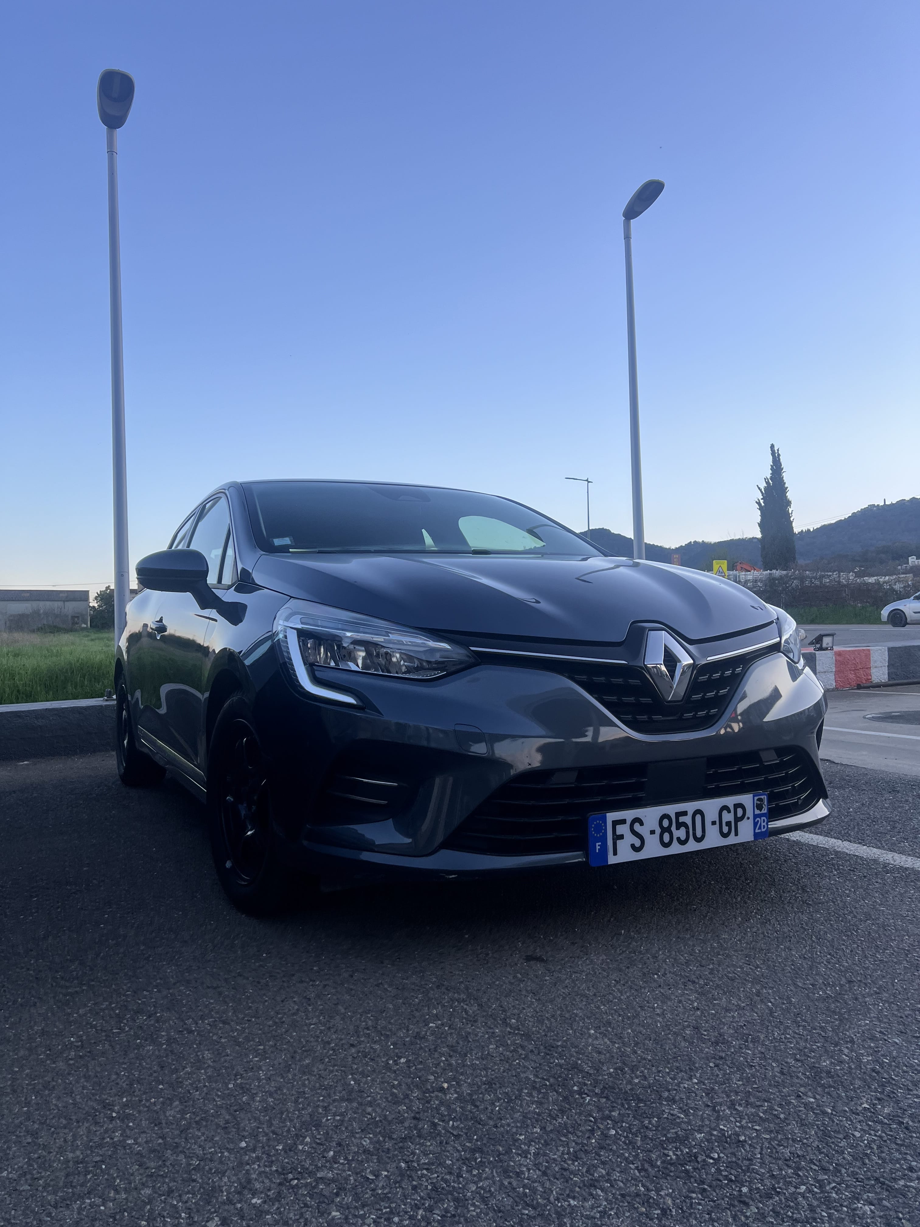 Renault Clio E-tech, 2020, Essence 95 / Électrique (hybride), automatique