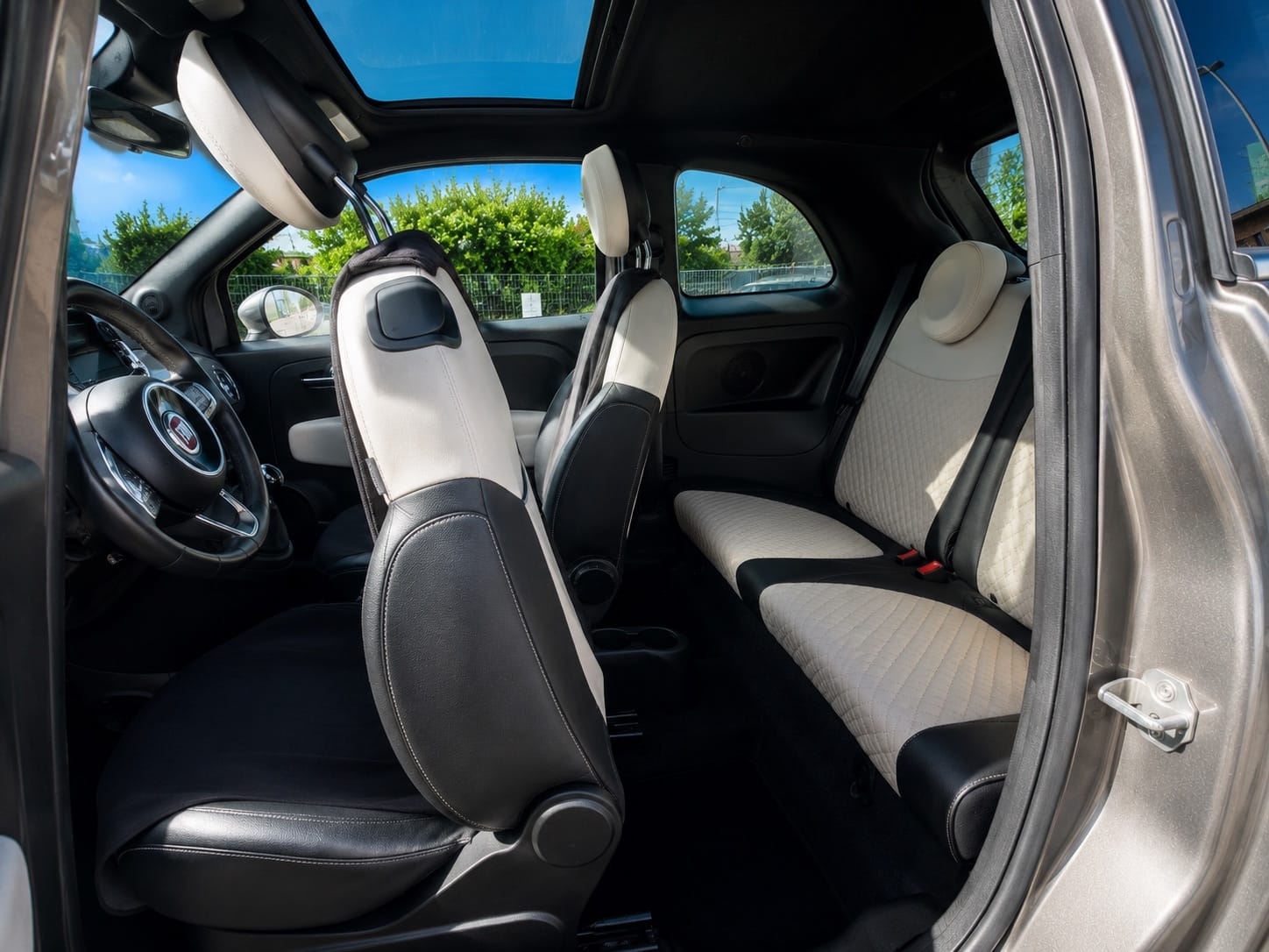 Fiat 500 C Hybride  Citadine fiable & économique – Bordeaux / Bègles / Gare Saint-Jean avec Audio Bluetooth