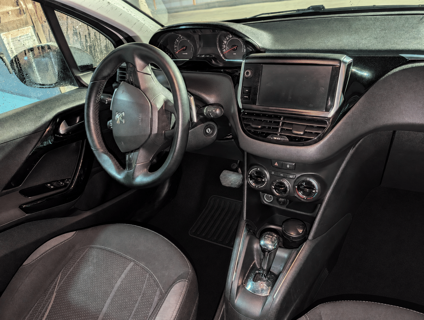 Peugeot 208 con Aire acondicionado