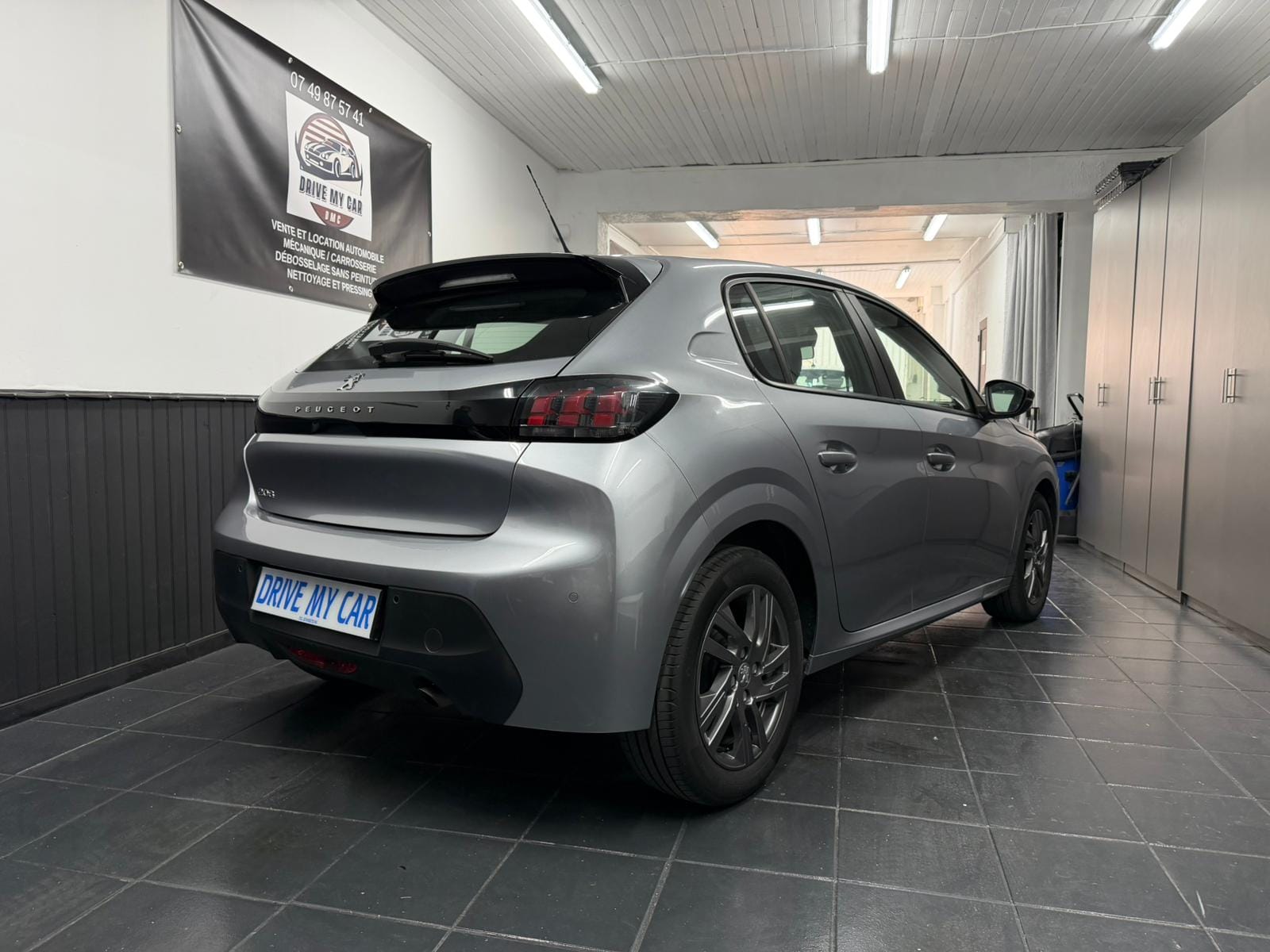 Peugeot 208 with GPS
