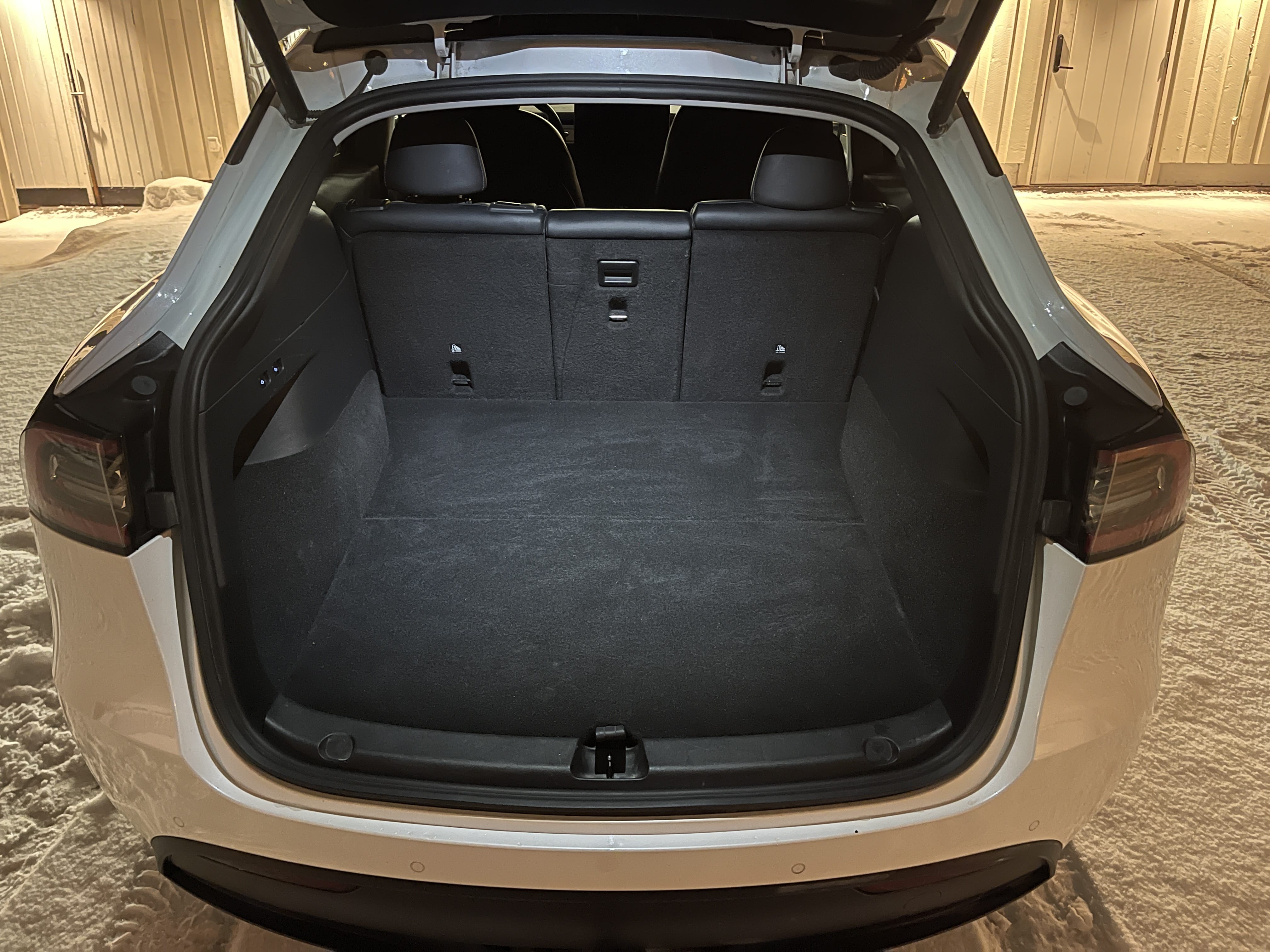 Tesla Model Y Long Range med Tilhengerfeste