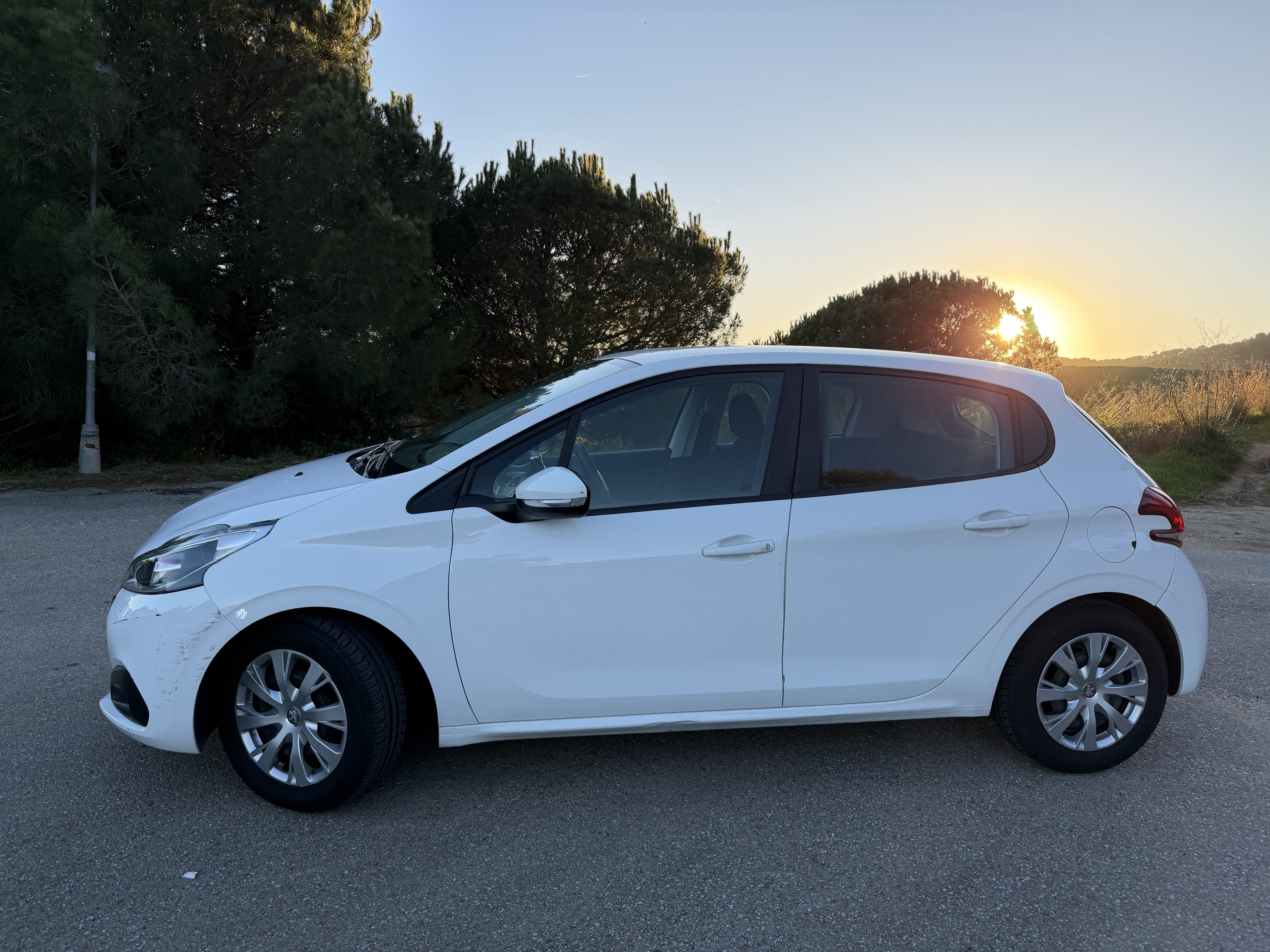 Peugeot 208 con Aire acondicionado