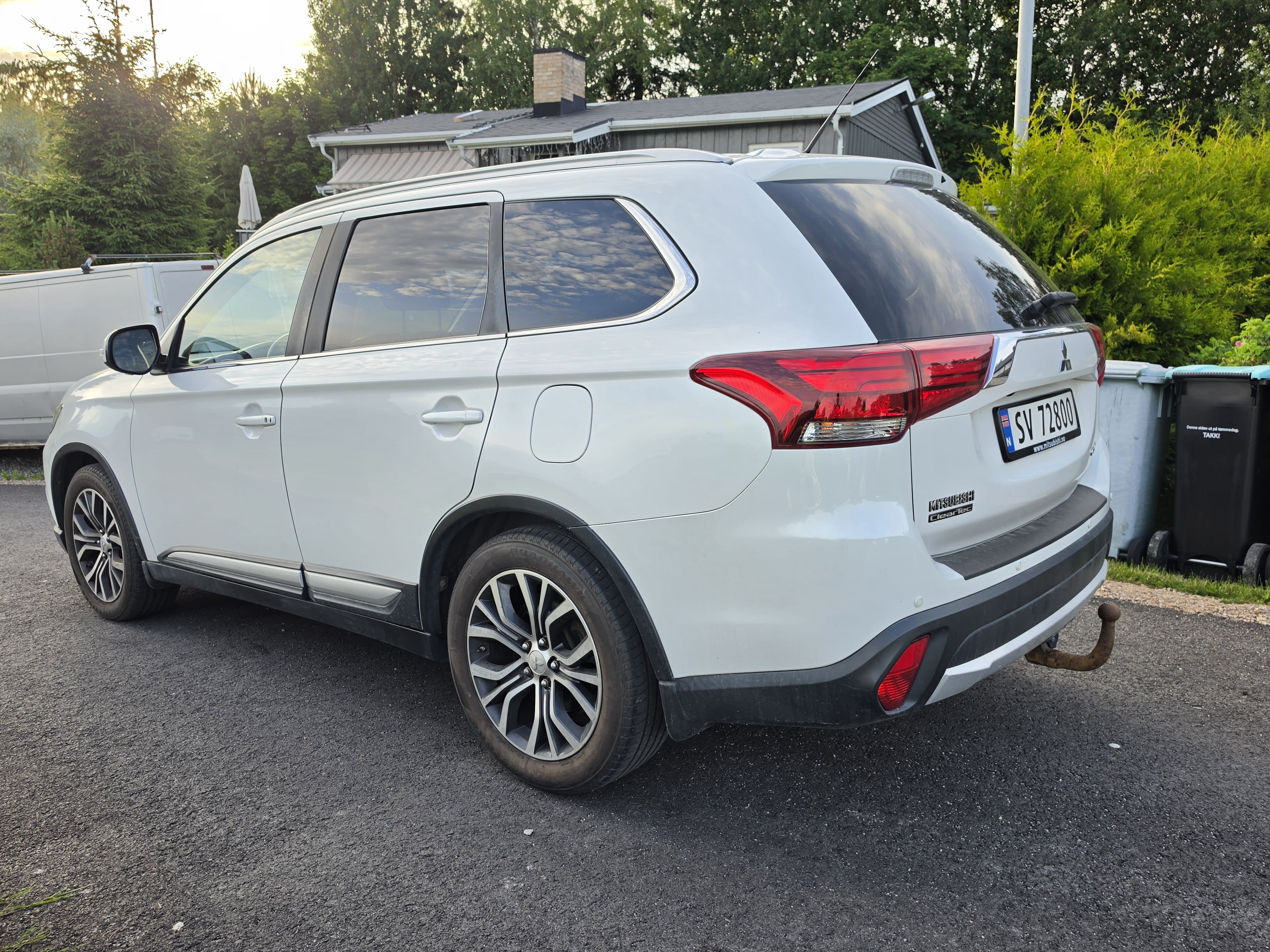 Mitsubishi Outlander with Backup camera
