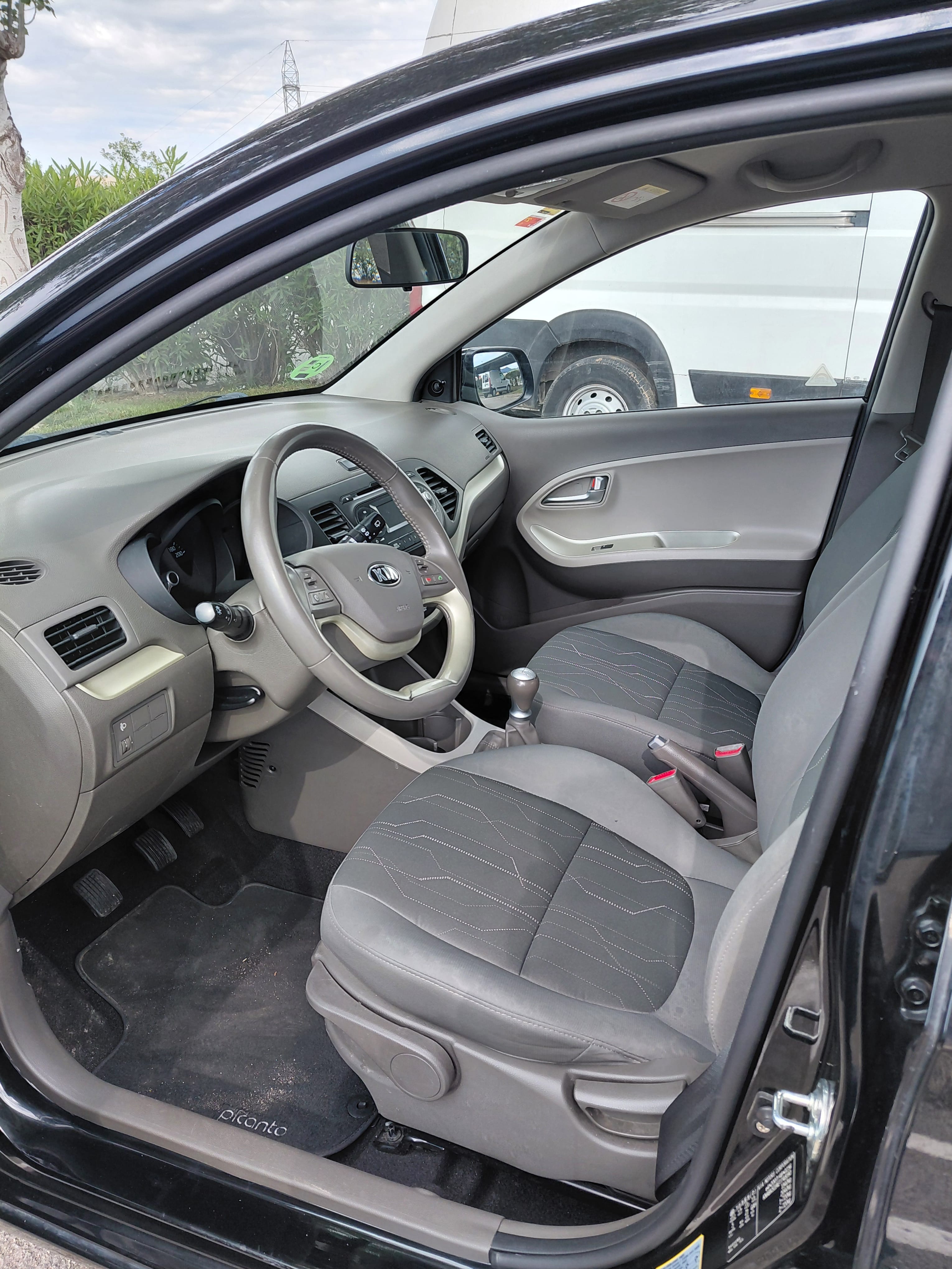 Kia Picanto avec Autoradio