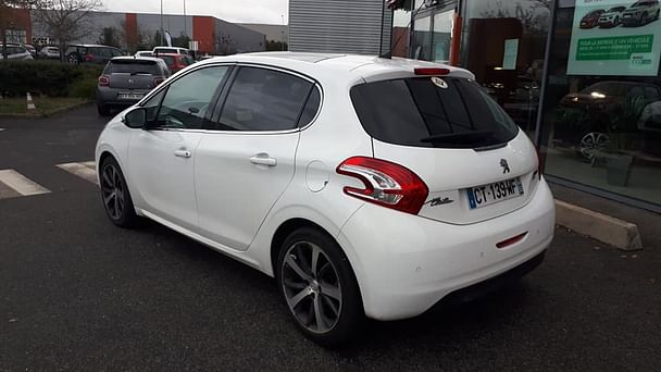 Peugeot 208 1.6L HDI 92CV FELINE 5 PORTES DIESEL avec Régulateur de vitesse