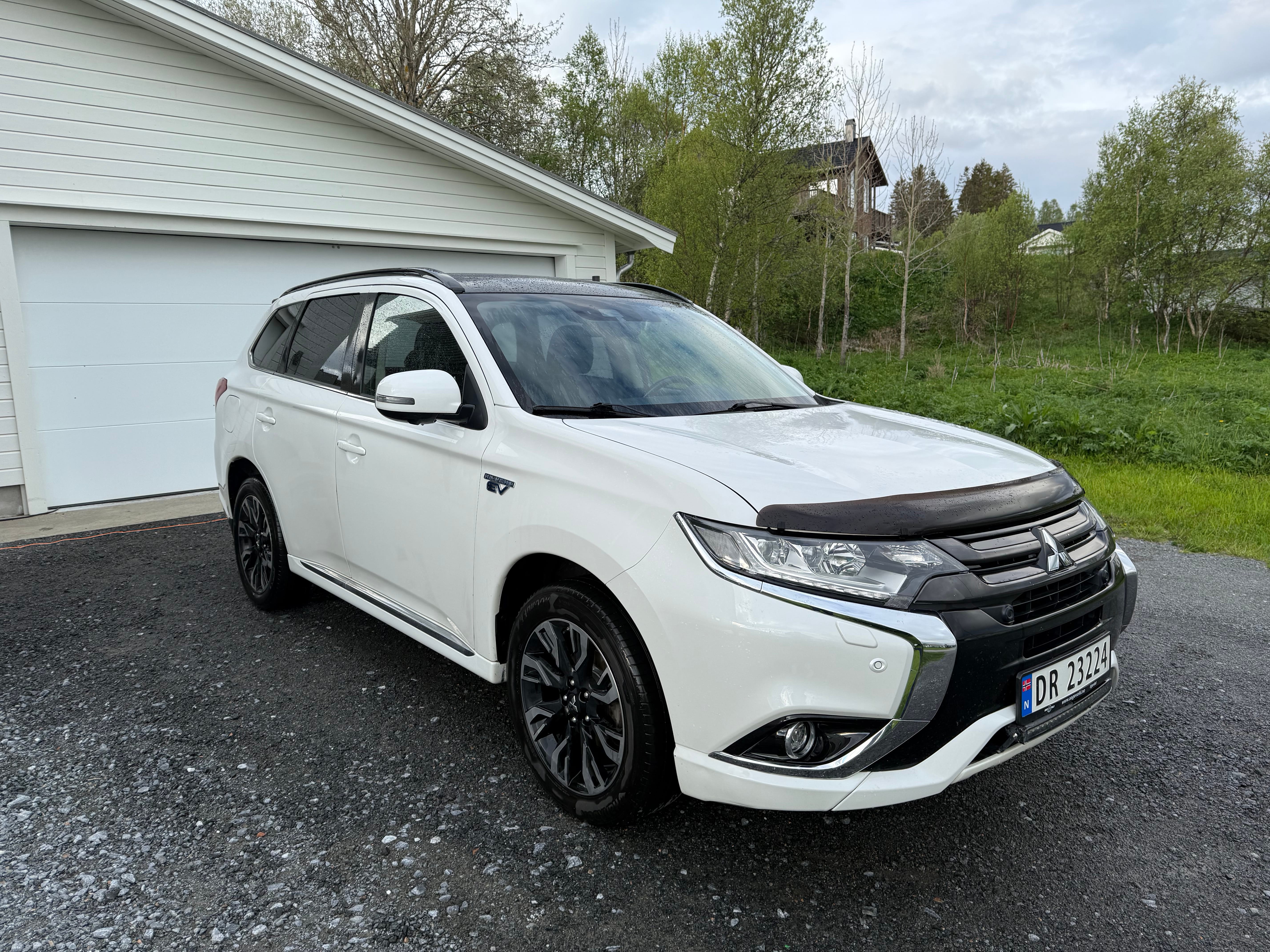 Mitsubishi Outlander Hybrid, 2017, Blyfri 95 / Elektrisk (hybrid), automatisk