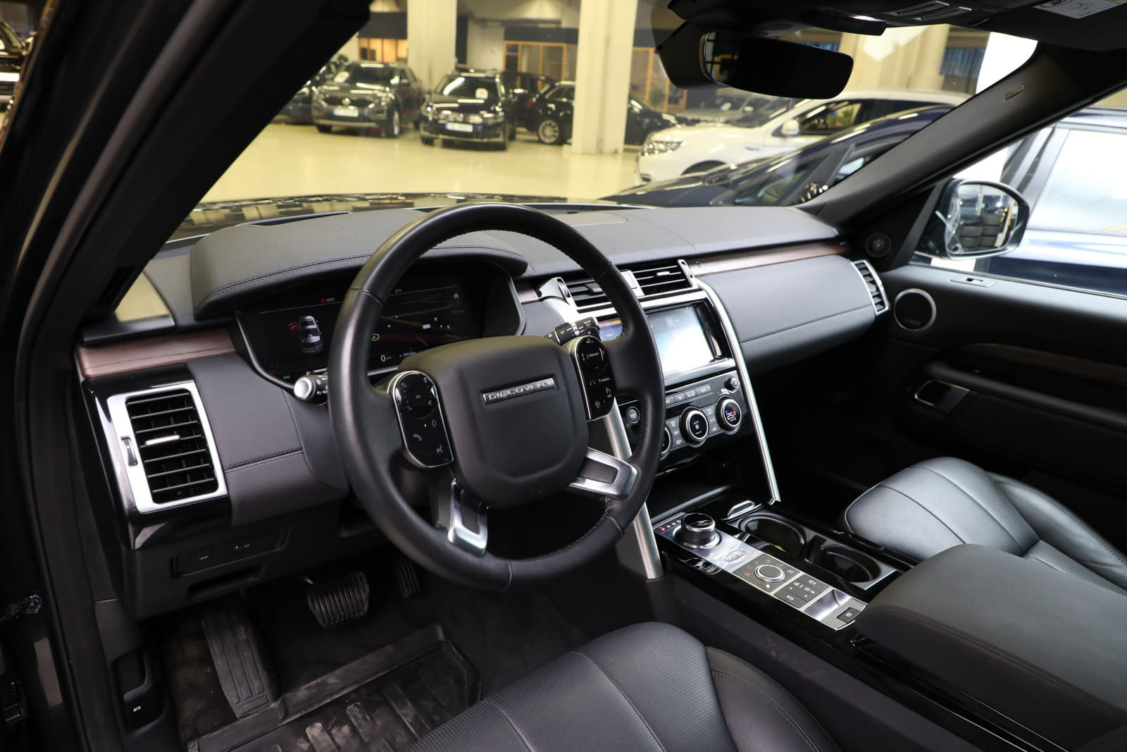 Land-Rover Discovery 3,0D 306HK HSE/Black-pack/ACC/Webasto/Krok/Soltak/HUD+ med GPS