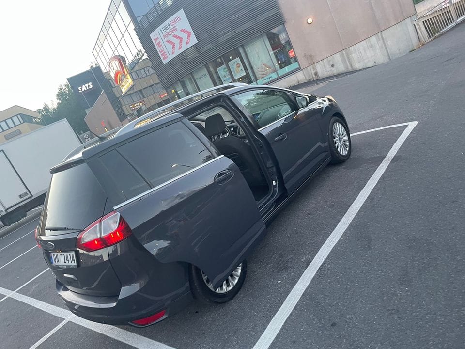 Ford C-Max med Lydinngang