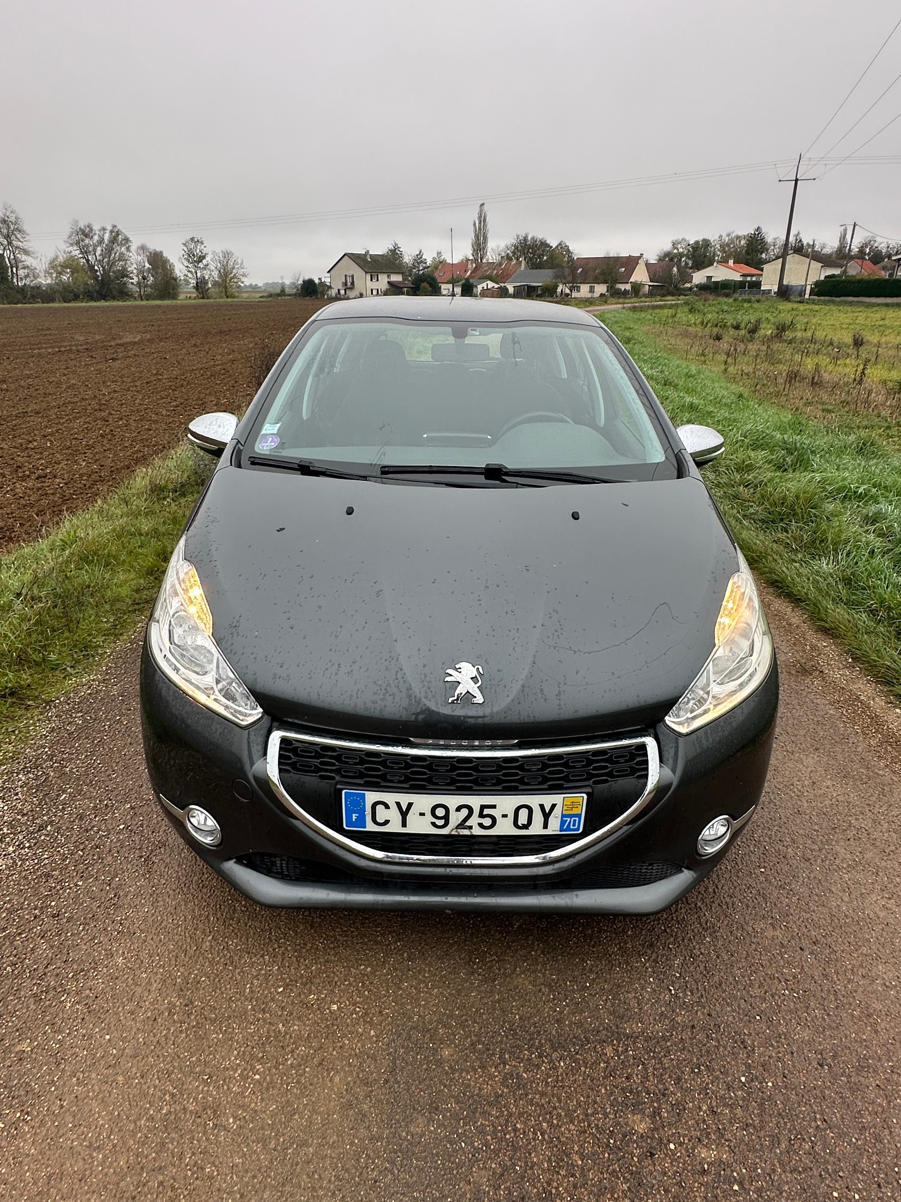 Peugeot 208 GARE SNCF avec Climatisation