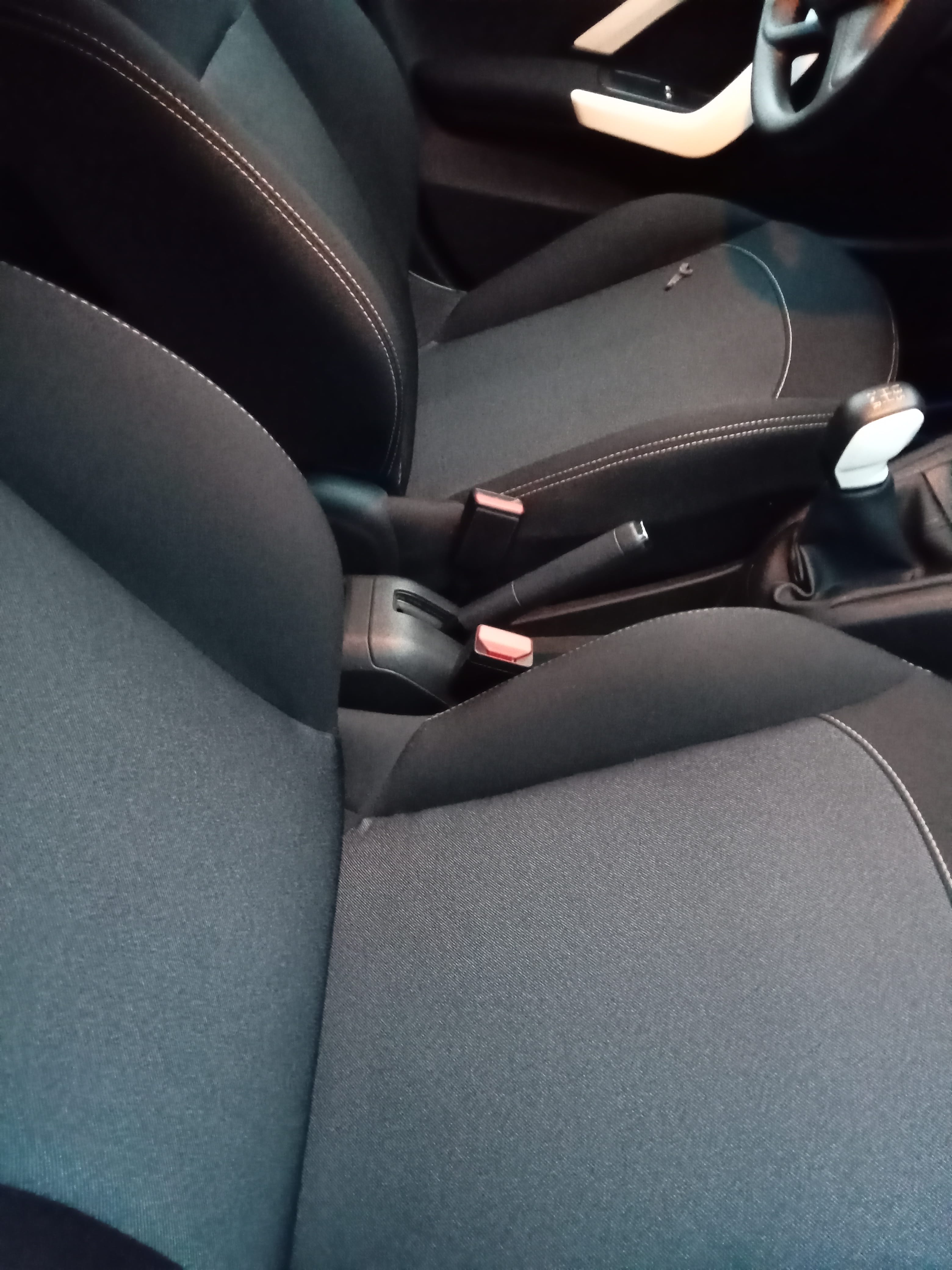 Peugeot 208 avec Siège bébé