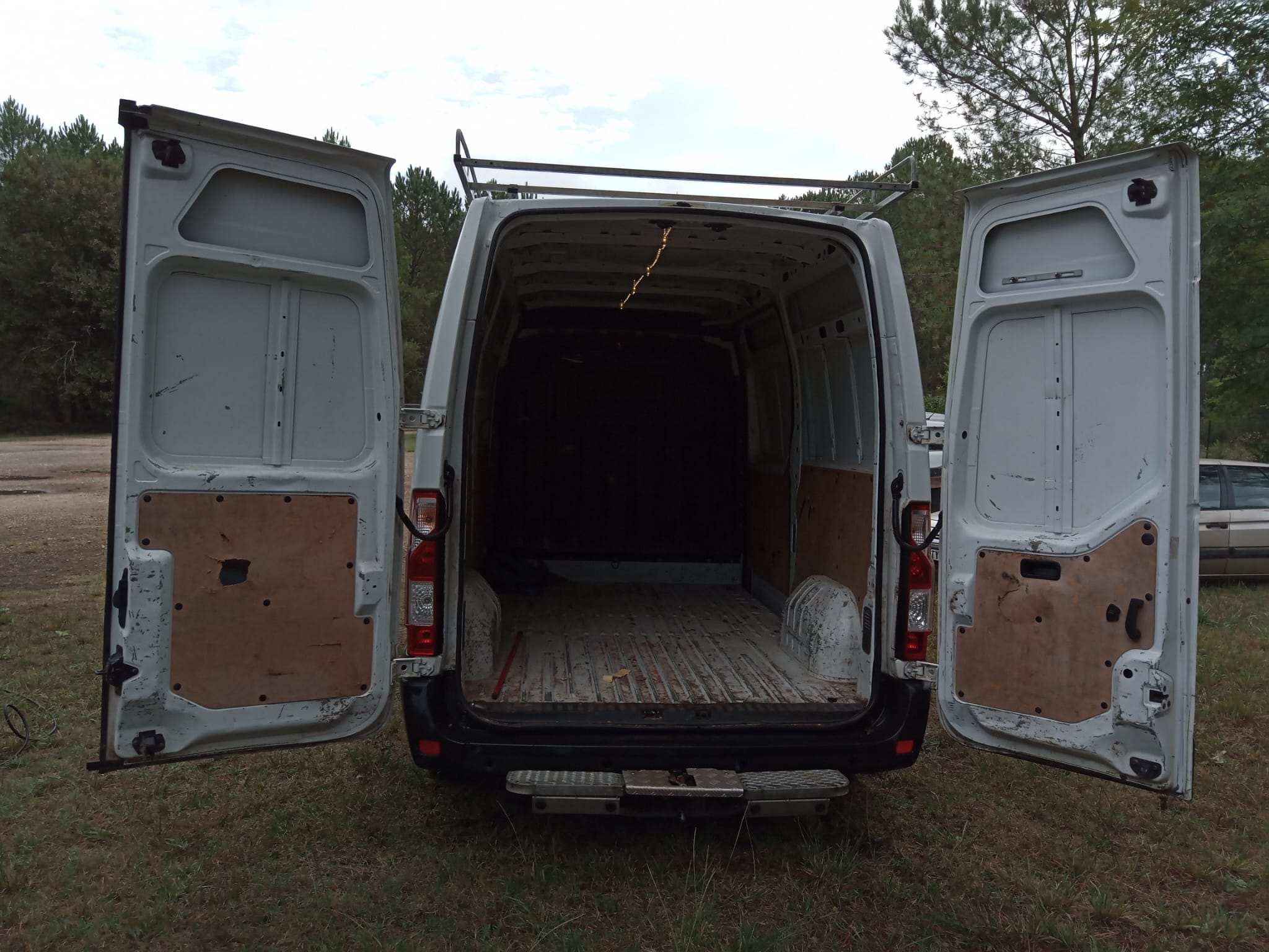 Renault Master 2.2 HDI avec Coffre de toit