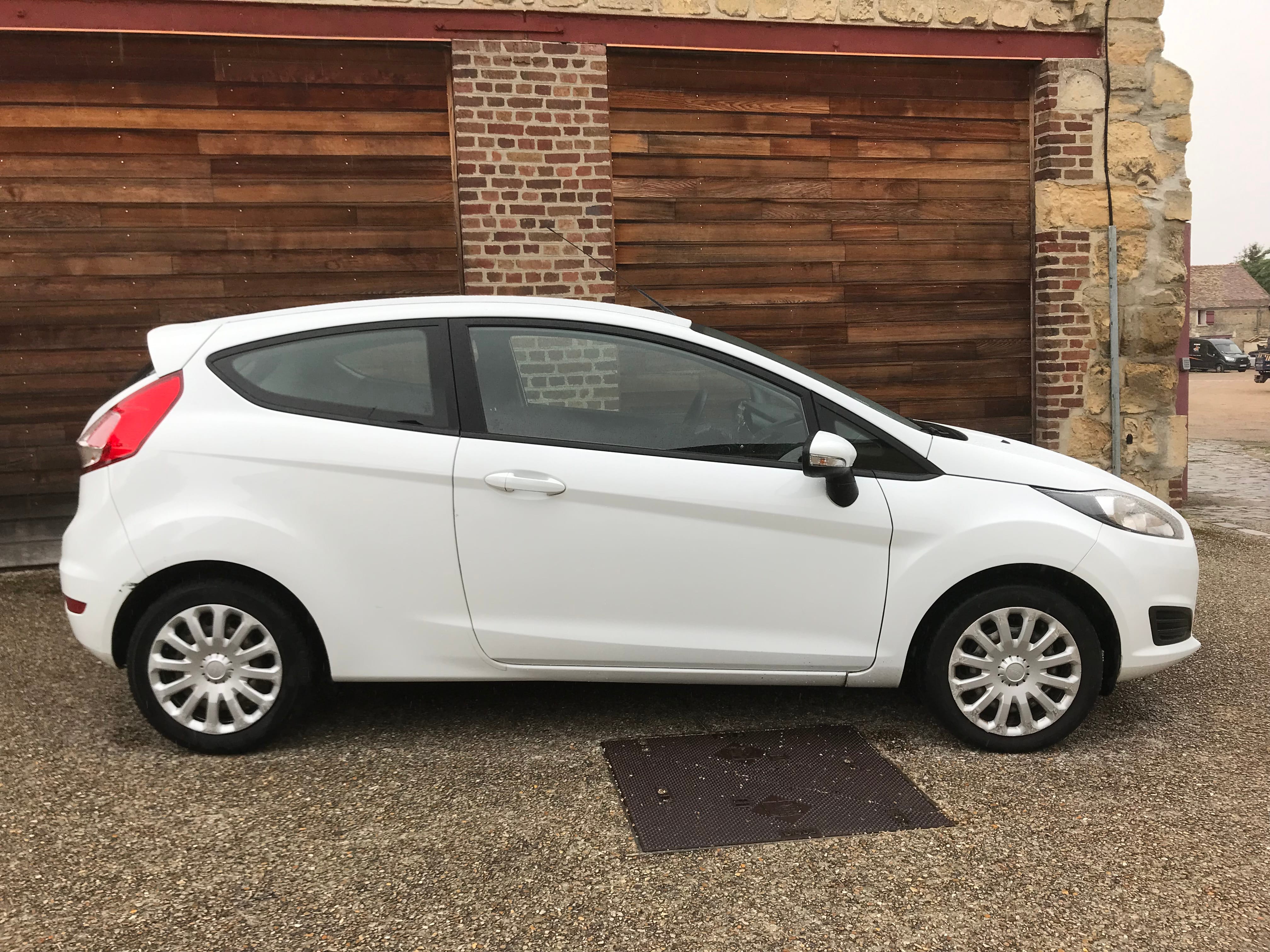 Ford Fiesta avec Climatisation
