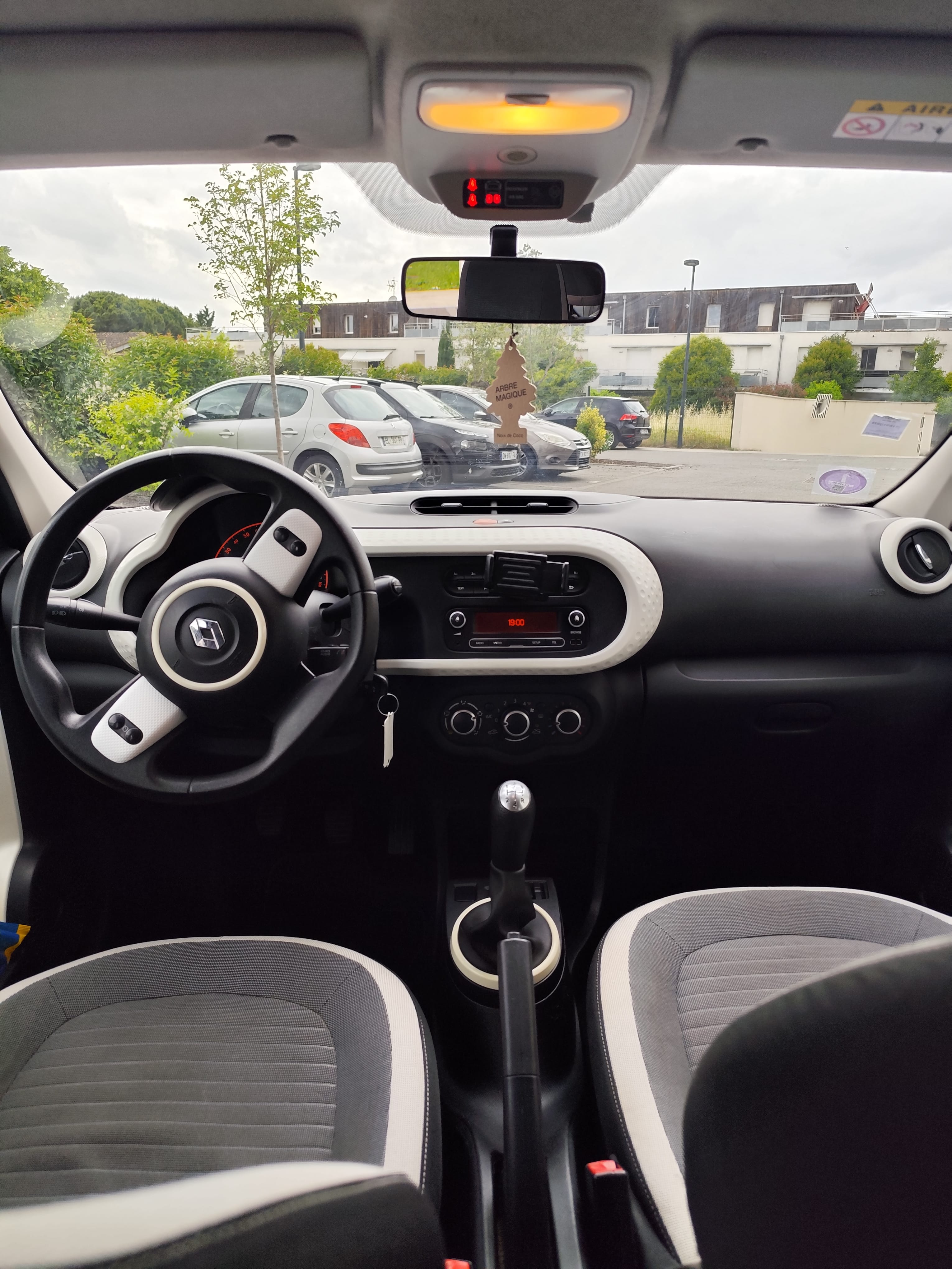 Renault Twingo III 1.0 SCE avec Port USB