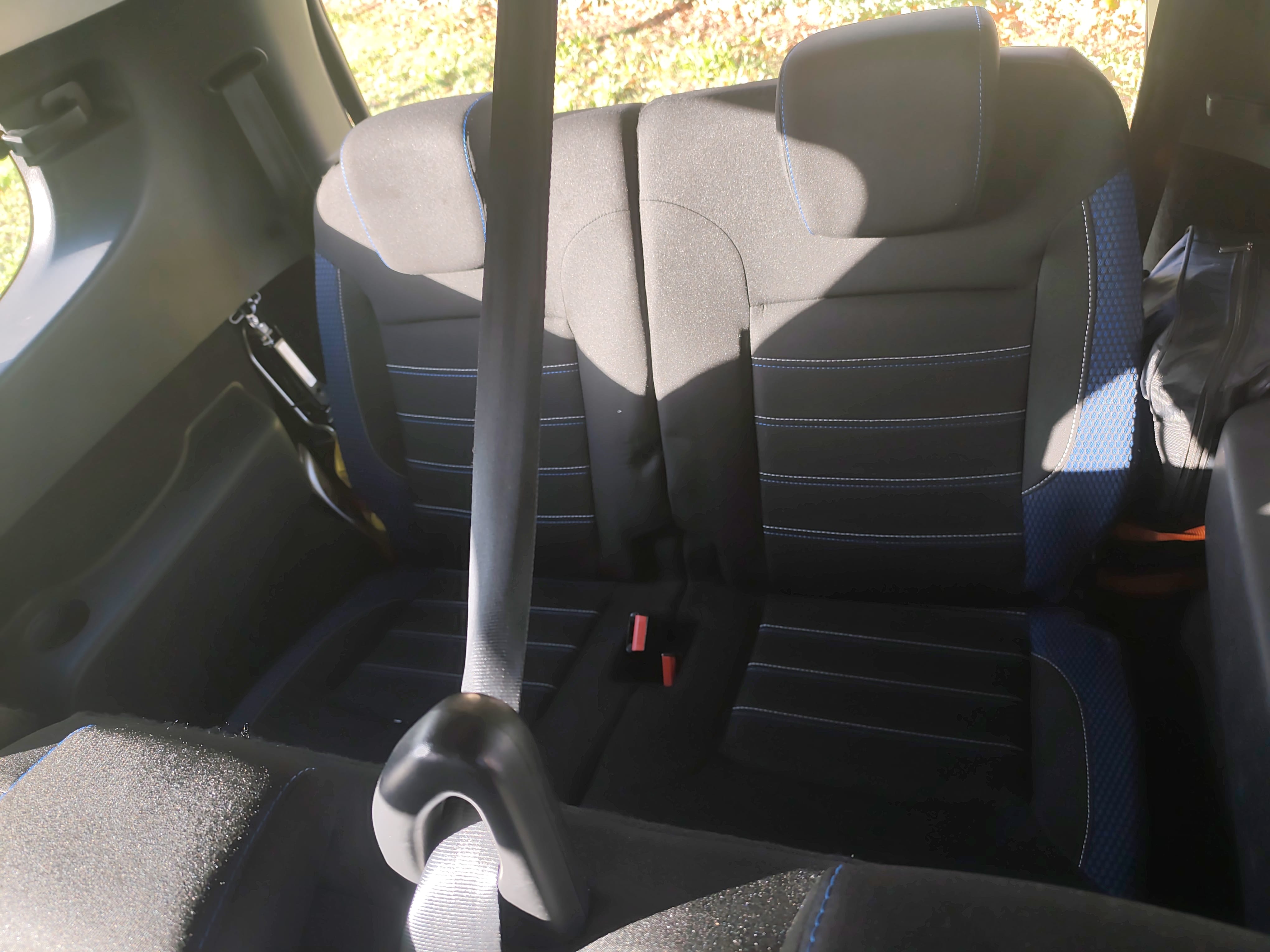 Dacia Lodgy 1.5 Blue DCI 115 avec Coffre de toit