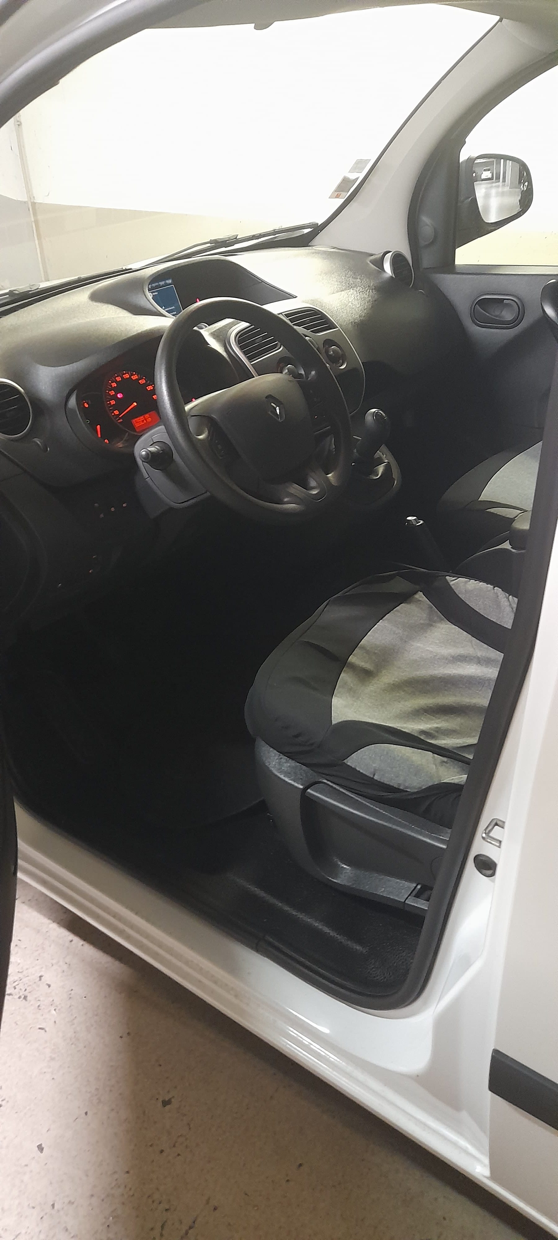 Renault Kangoo Fourgon avec GPS