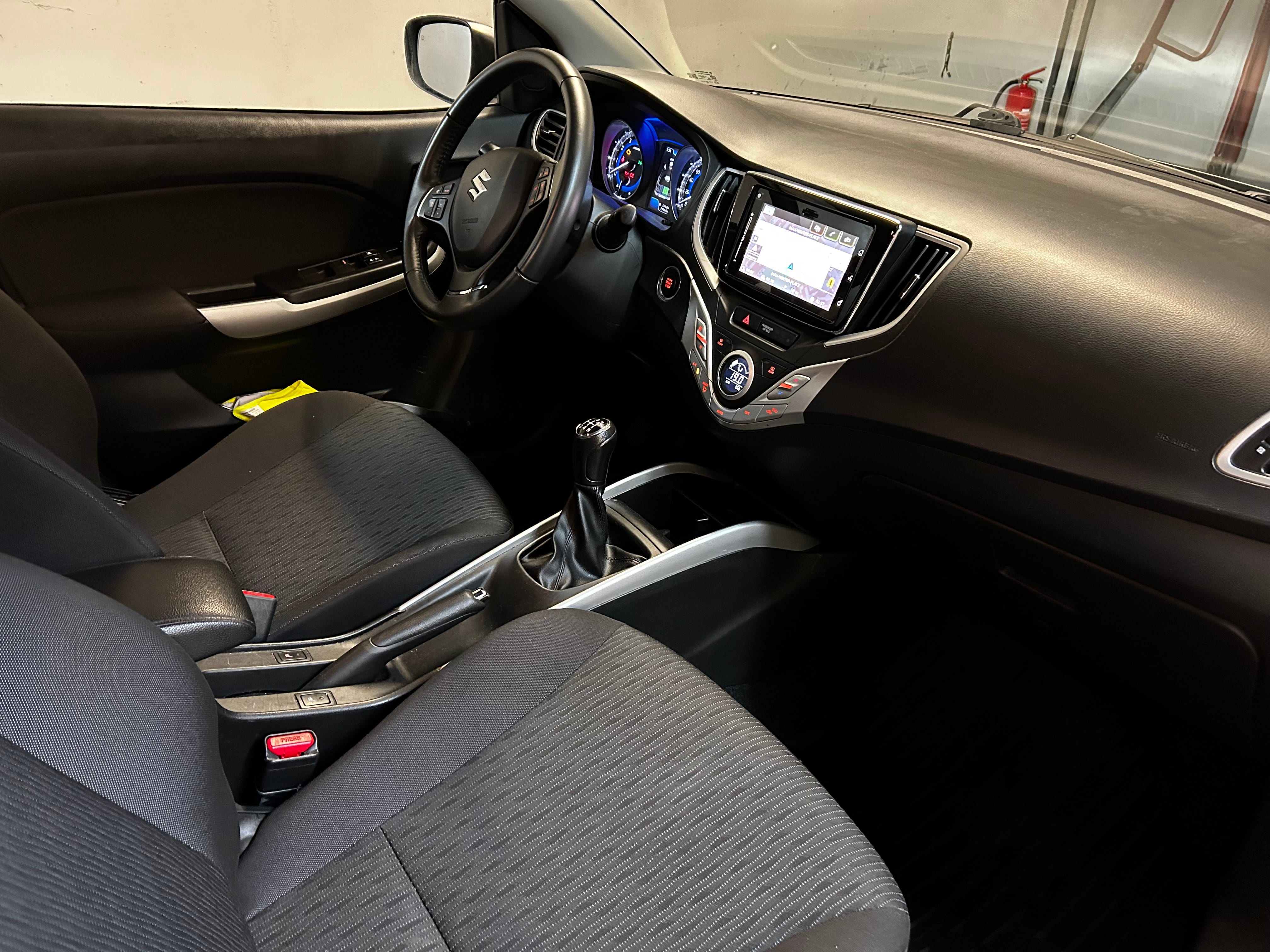 Suzuki Baleno Hybrid 24( Navi,Bluetooth,Sitzheizung) avec Climatisation