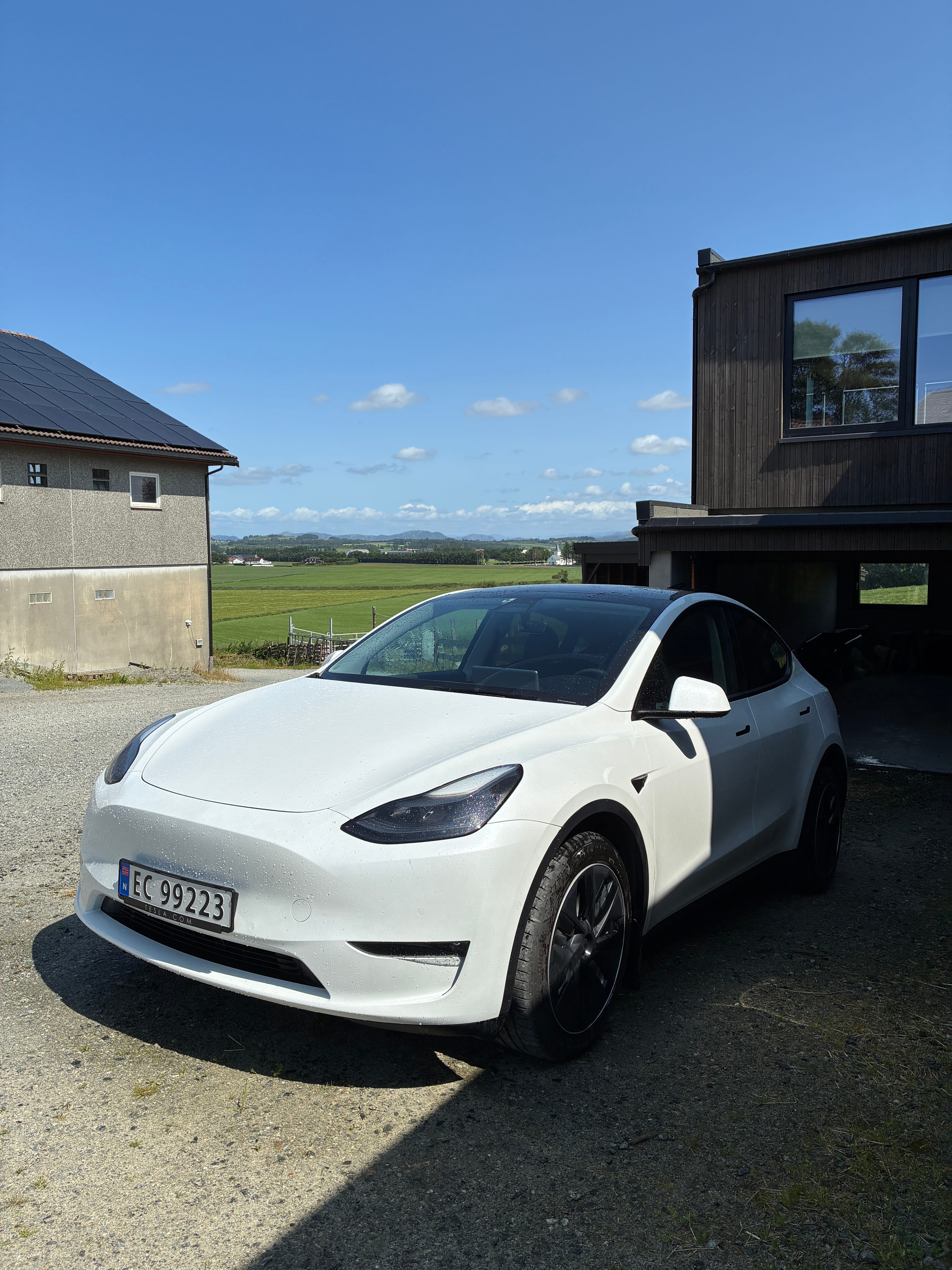 Tesla Model Y Long Range med Ryggekamera
