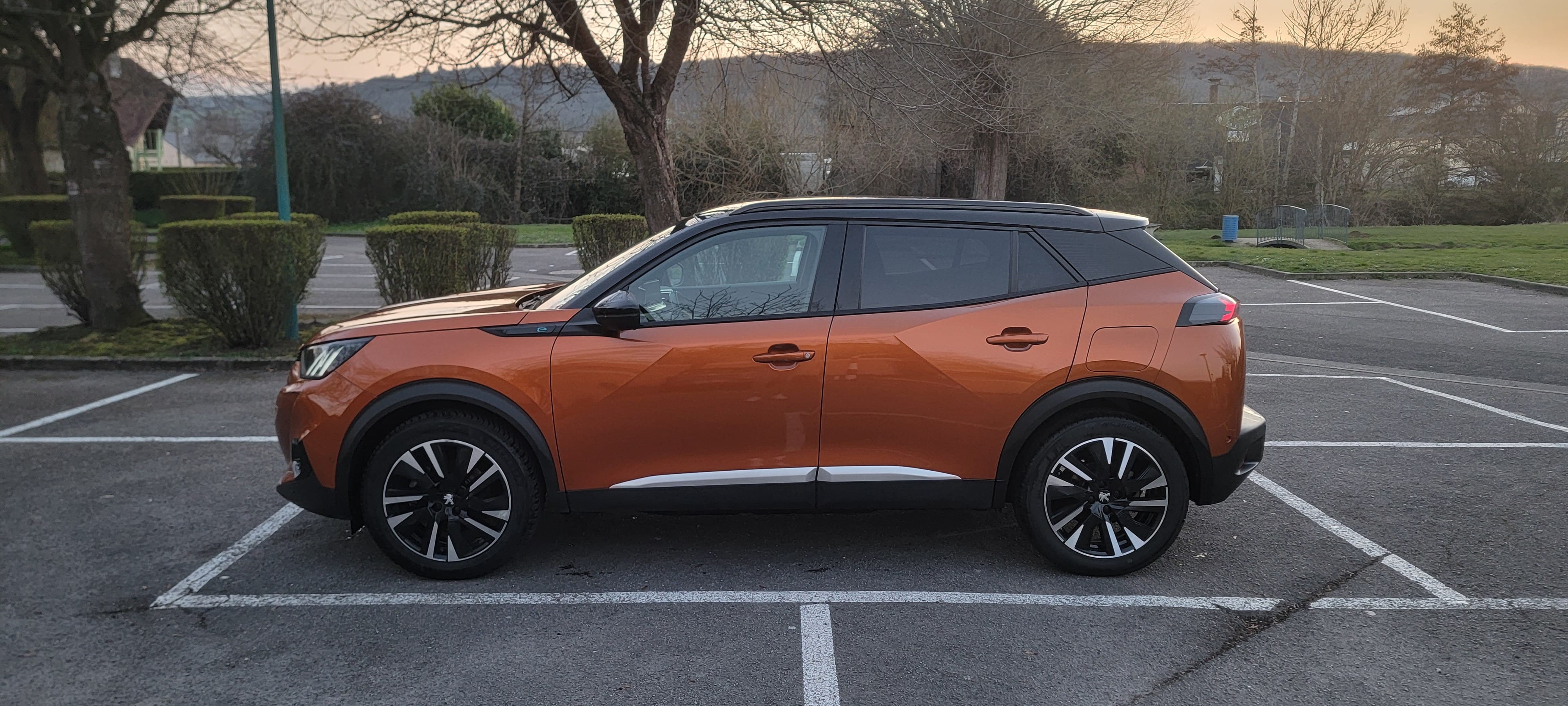 Peugeot e-2008 GT avec Régulateur de vitesse