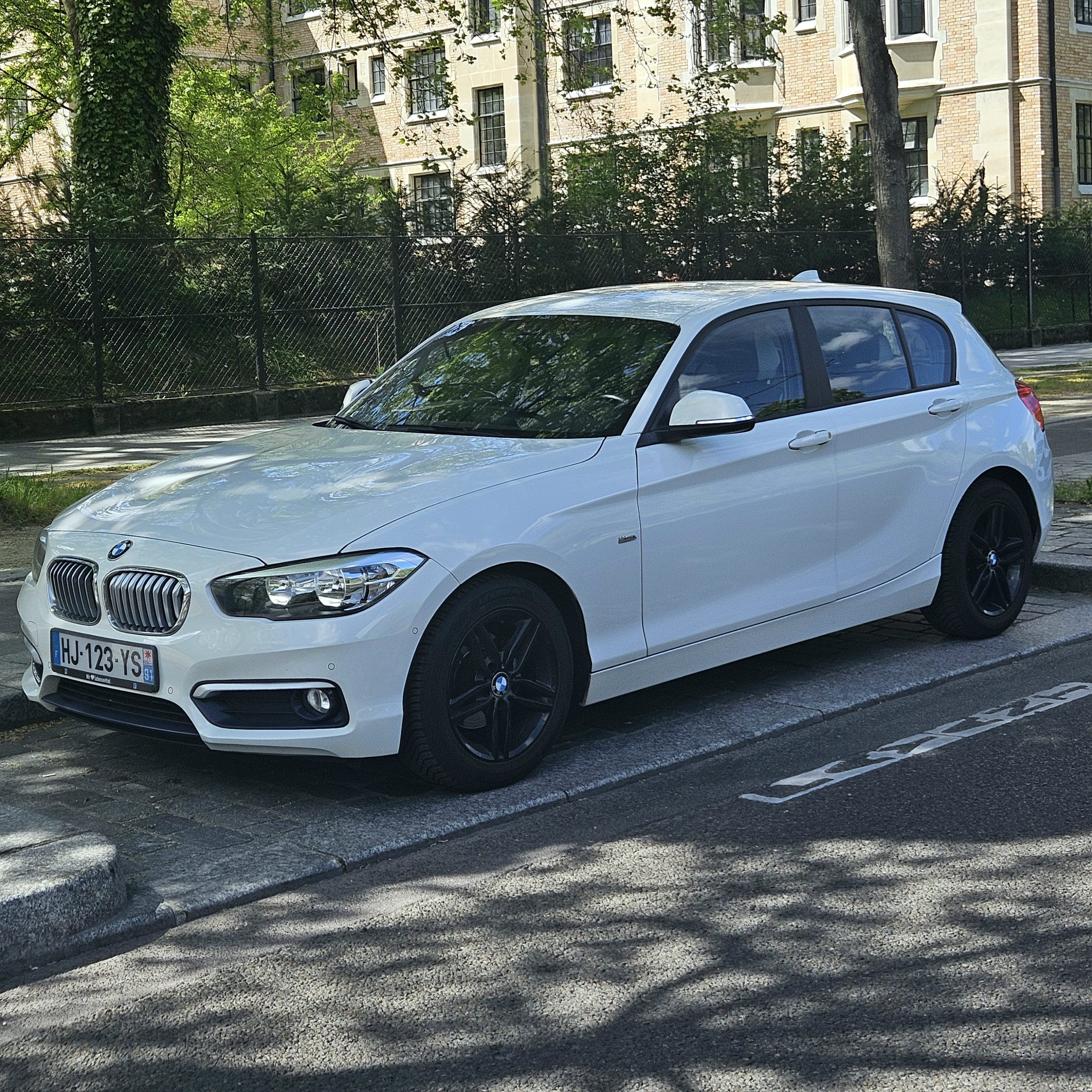 BMW Série 1 avec Siège bébé