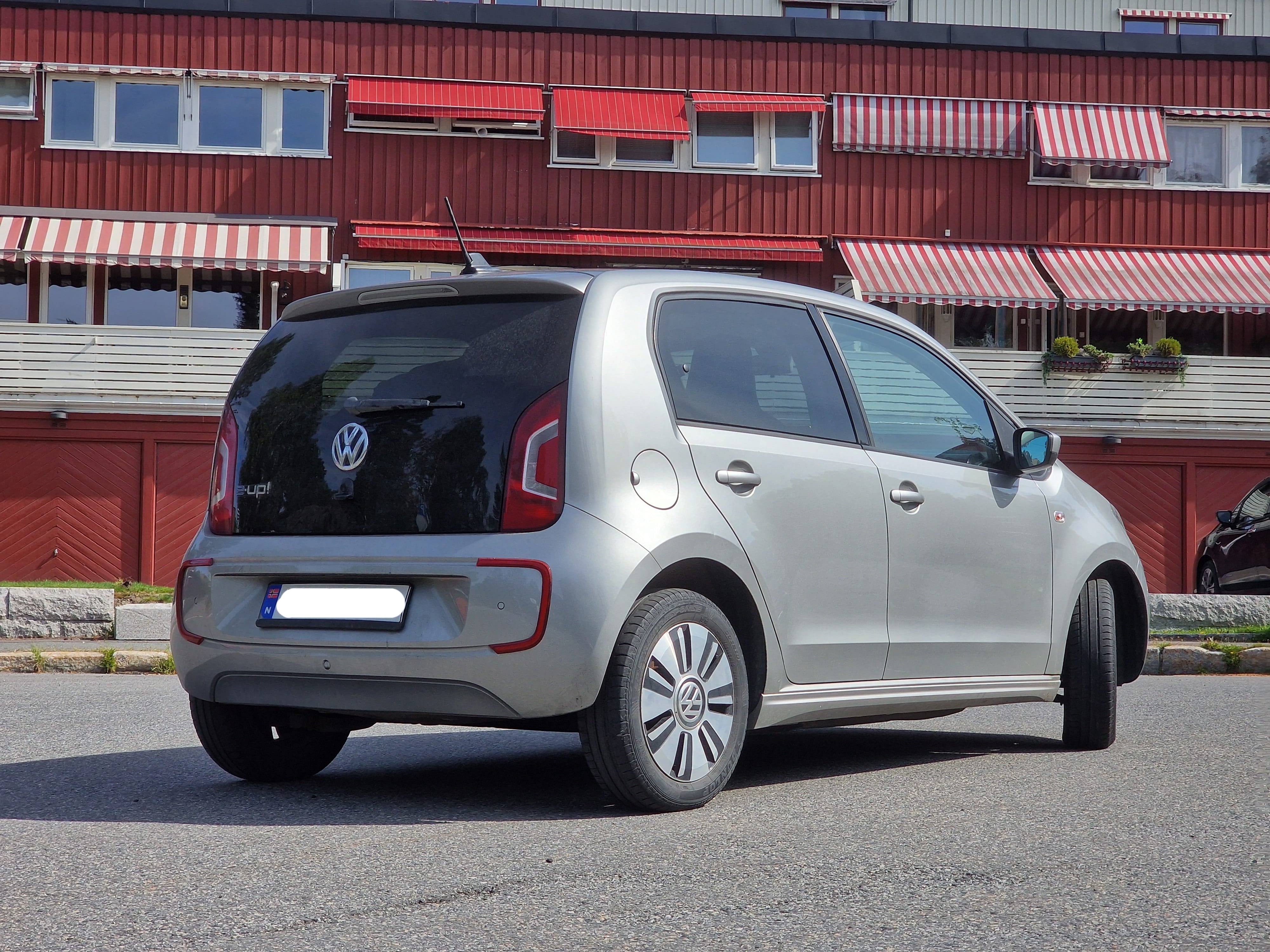 Volkswagen e-Up ! Med fast parkering inkl. lading med GPS