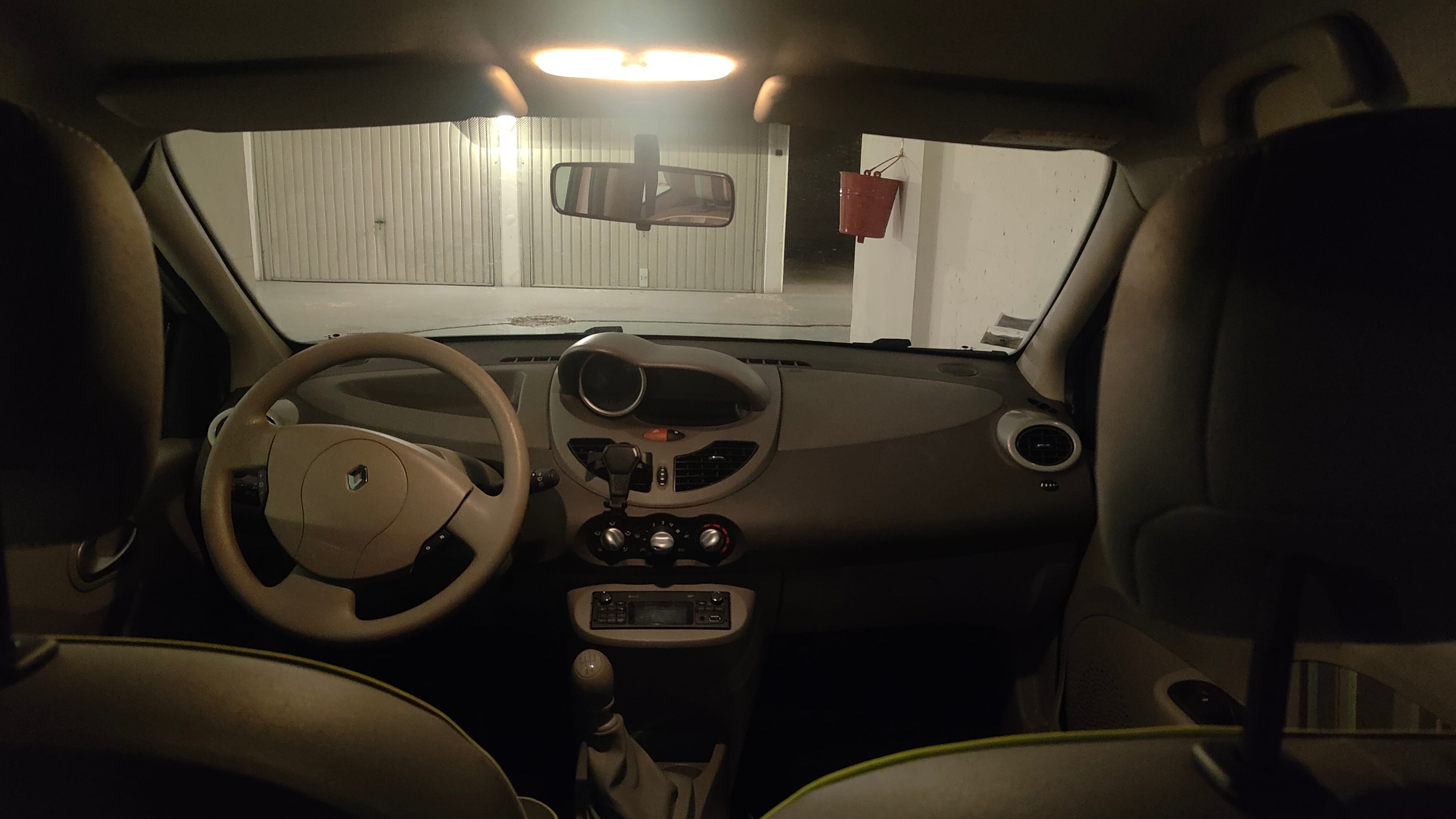 Renault Twingo II Essence 1.2 75cv mit Bluetooth-Audio