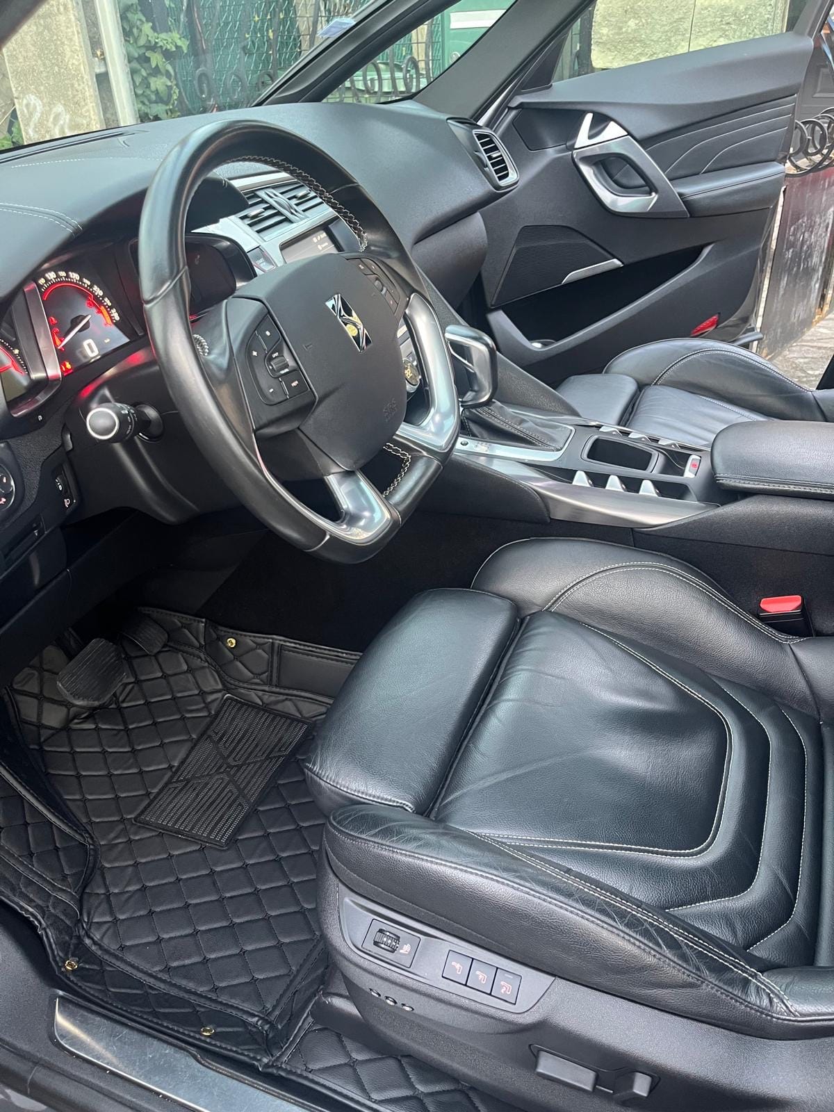 Citroen DS5 1.6 essence avec Siège bébé